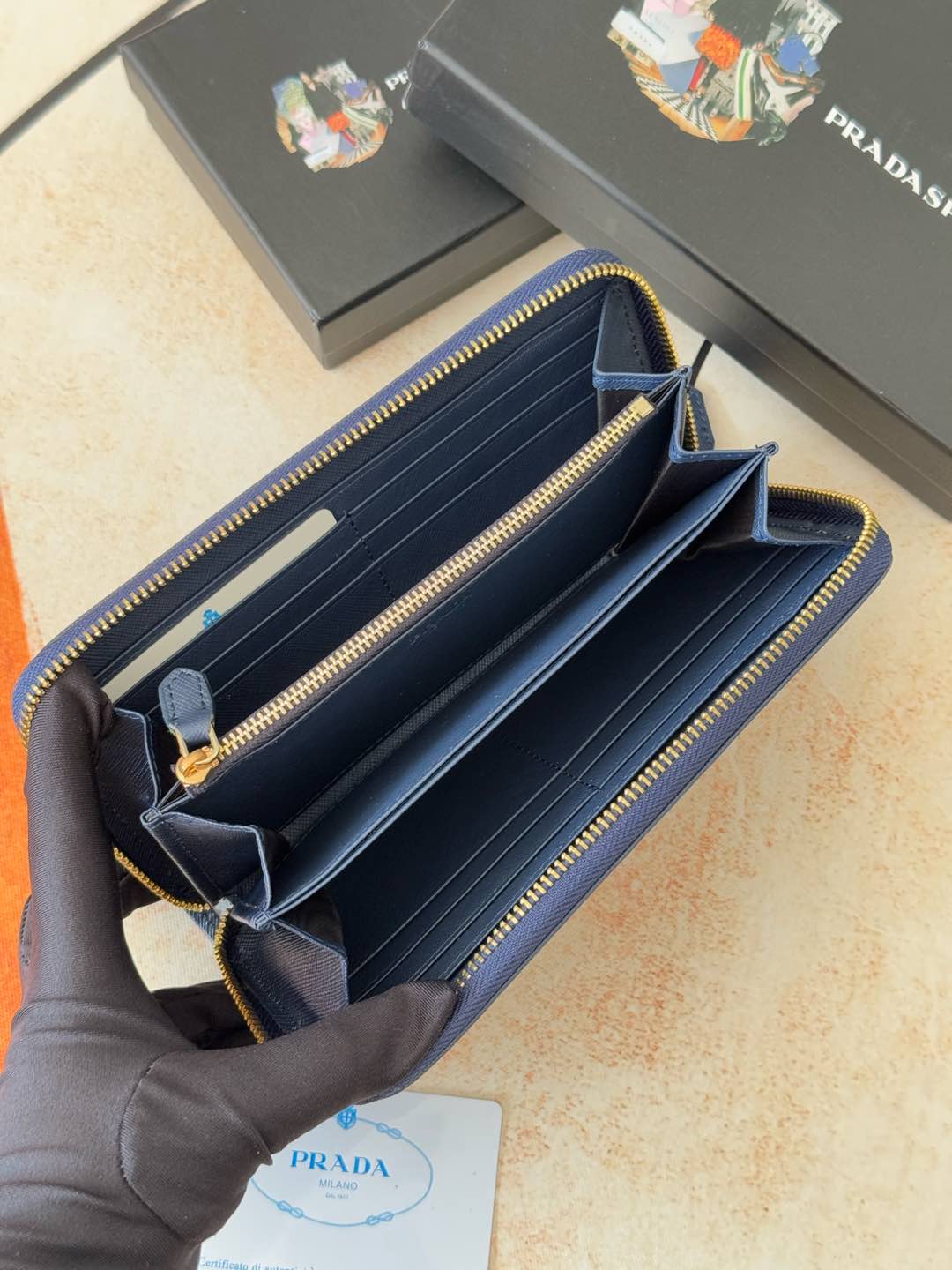 ZPクラシック小型単ラウンドジップ財布 - イタリア製の高級牛革使用