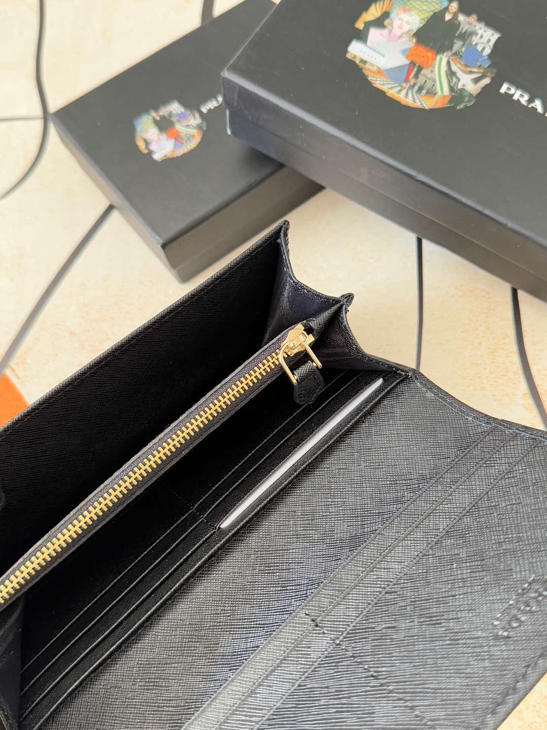 プラダ LM1132散字標 金色五金の高品質バッグ