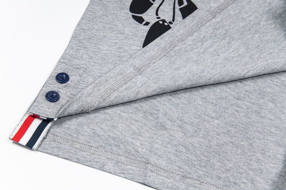 “Thom Browne Summer Lobster Short Sleeves: Soft, Cozy Fabric, Sizes 0-5” - 图片 5