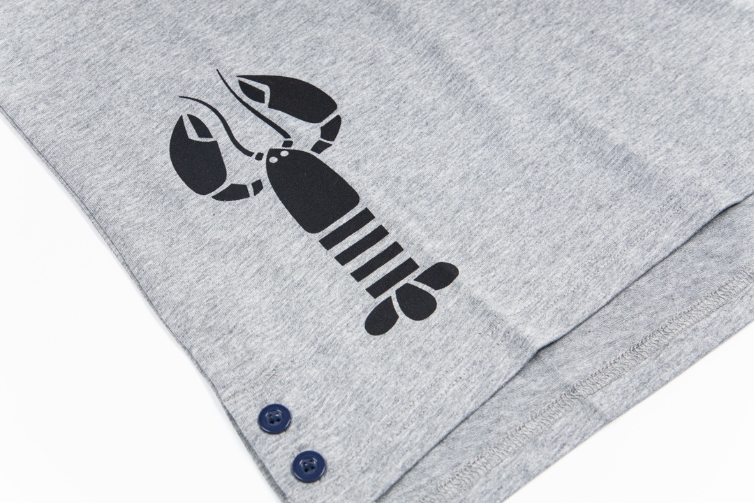 “Thom Browne Summer Lobster Short Sleeves: Soft, Cozy Fabric, Sizes 0-5” - 图片 4