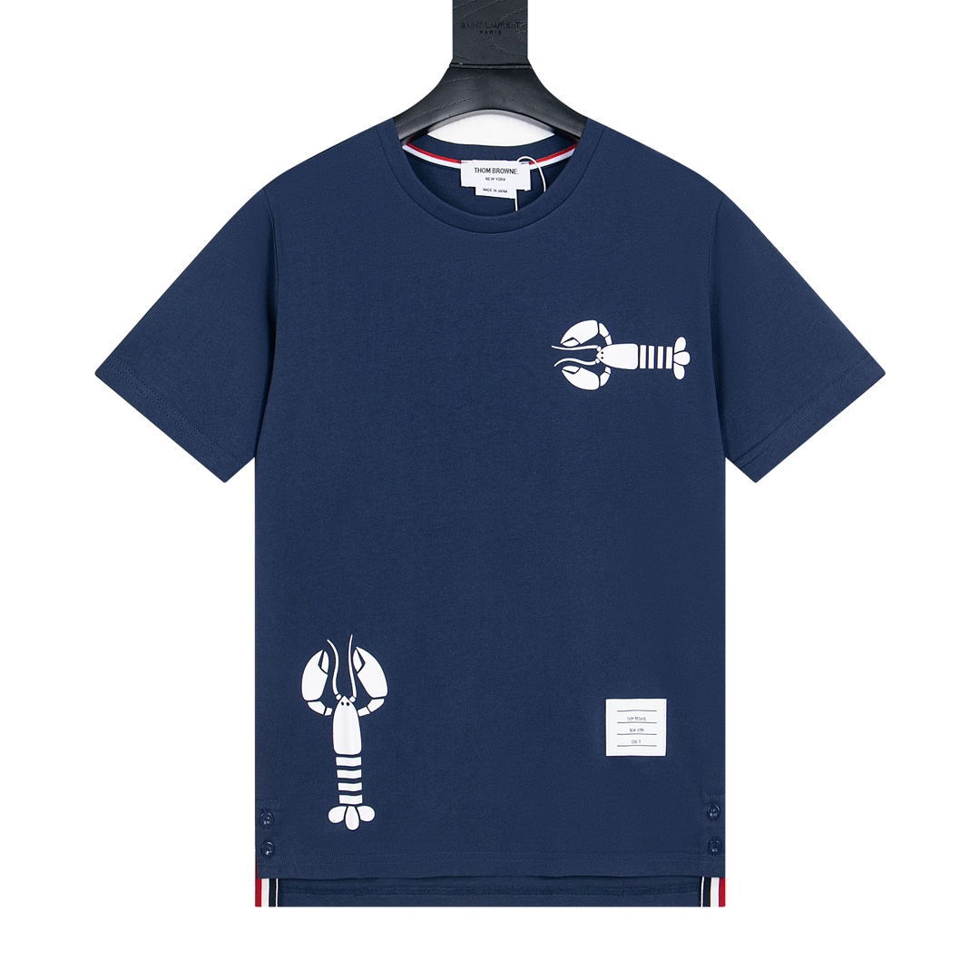 “Thom Browne New Lobster Short Sleeves: Soft and Cozy Summer Collection” - 图片 1