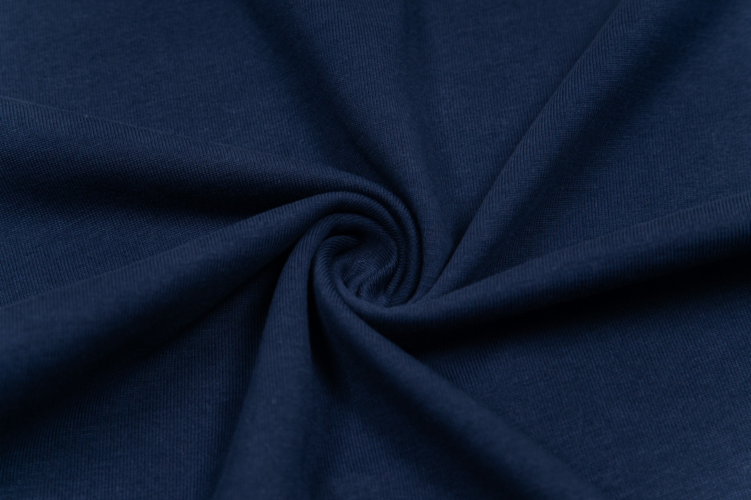 “Thom Browne New Lobster Short Sleeves: Soft and Cozy Summer Collection” - 图片 7