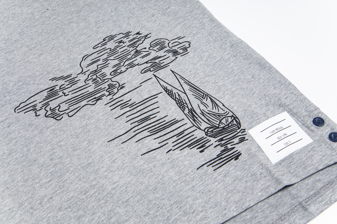 THOM BROWNE TB 24FW Seaboat Stamp Short Sleeves in Pure Cotton Material - 图片 9