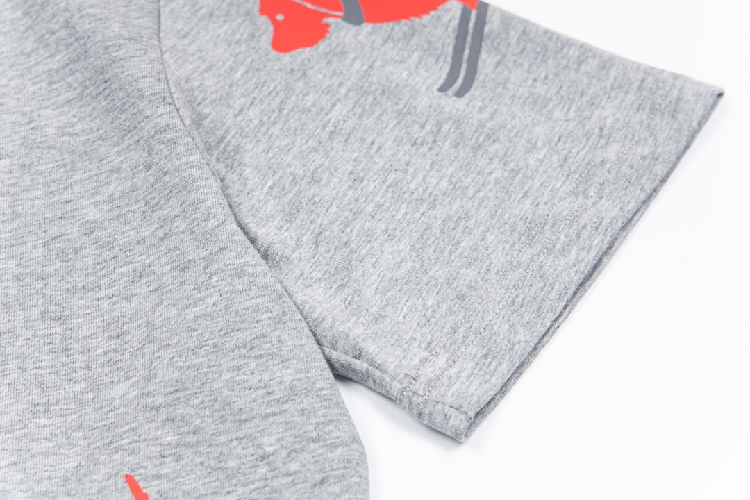 1980s Inspired Thom Browne Skiing Dog Short Sleeves in Custom Fabrics. - 图片 7