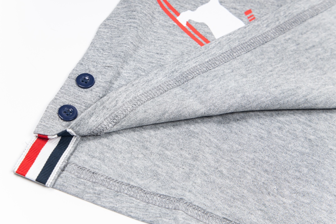 1980s Inspired Thom Browne Skiing Dog Short Sleeves in Custom Fabrics. - 图片 6