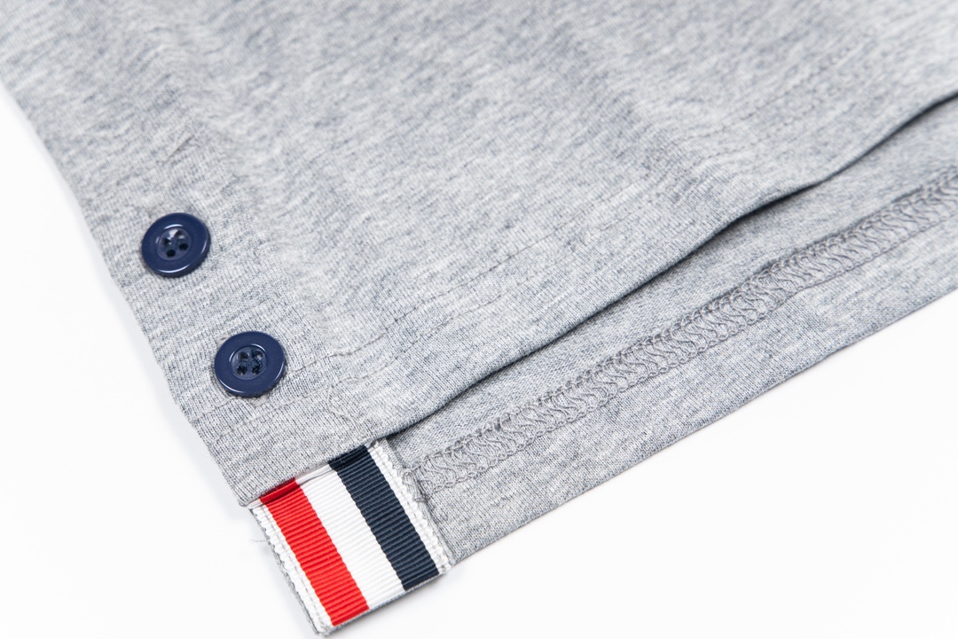 1980s Inspired Thom Browne Skiing Dog Short Sleeves in Custom Fabrics. - 图片 4