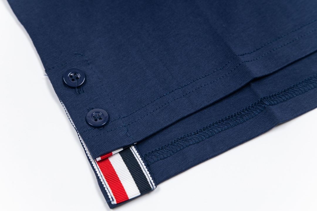 “1980s Inspired Thom Browne Skiing Dog Short Sleeves in Custom Fabrics” - 图片 4