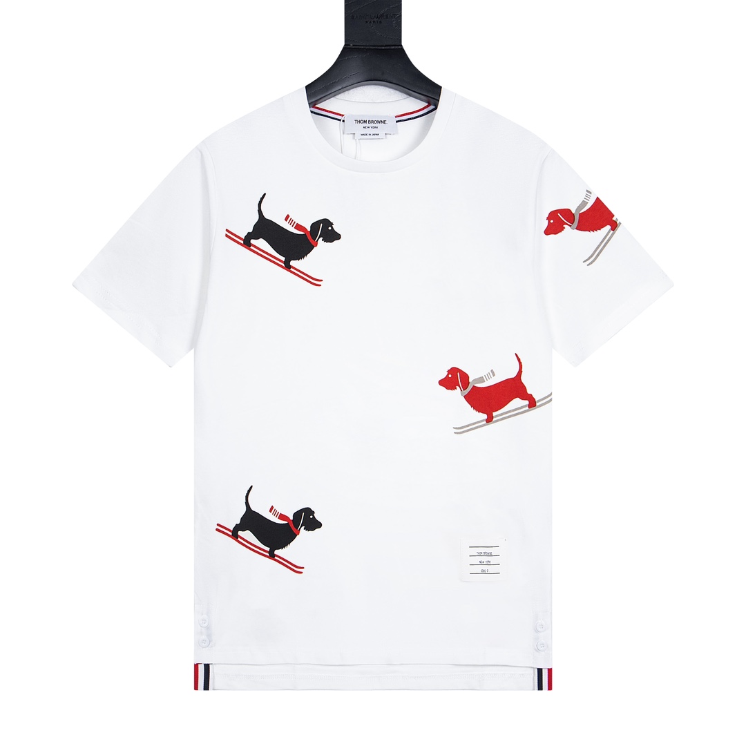 1980s Inspired Unisex Skiing Dog Short Sleeves by Thom Browne – SWY Y732 Collection - 图片 1