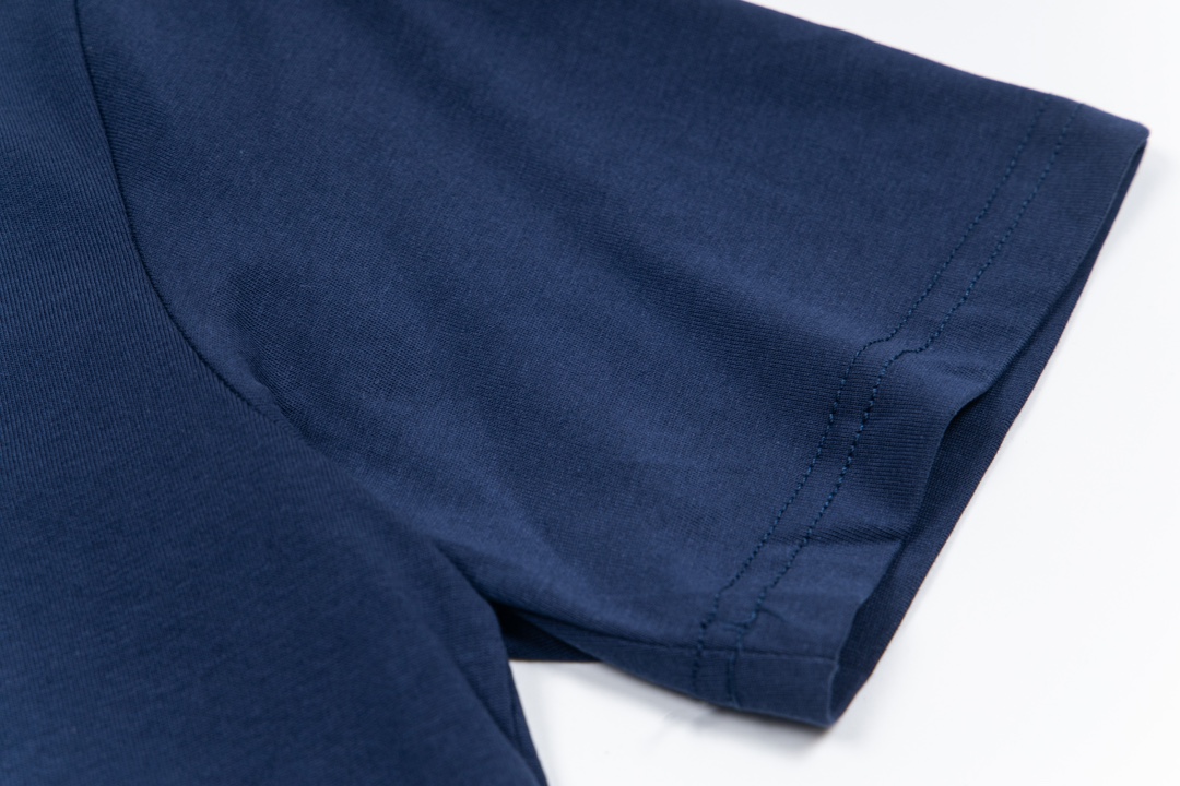 Thom Browne 24SS Dog Embroidered Short Sleeves Inspired by 1980s Fashion & Personalized Comfort - 图片 4