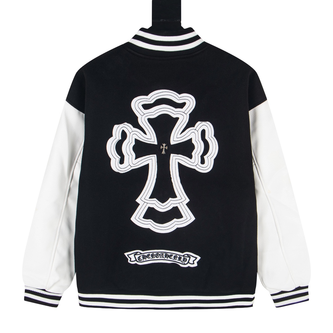 P195


款号Y610
Chrome Hearts Fw25 克罗心马蹄十字架棒球服外套  男女同款  新品热度出货 原版定制毛呢面料 具有一点厚度 早春天气上身还是很好的 进口拼接pu皮袖 原版开模同时皮料细腻 胸口后背超级重工设计 独家定制十字架金属装饰 定制宽松版型 男女穿都非常帅气 所有细节尊崇原版 开模定制做旧十字架按扣做旧质感无敌
SIZE:M-XXL