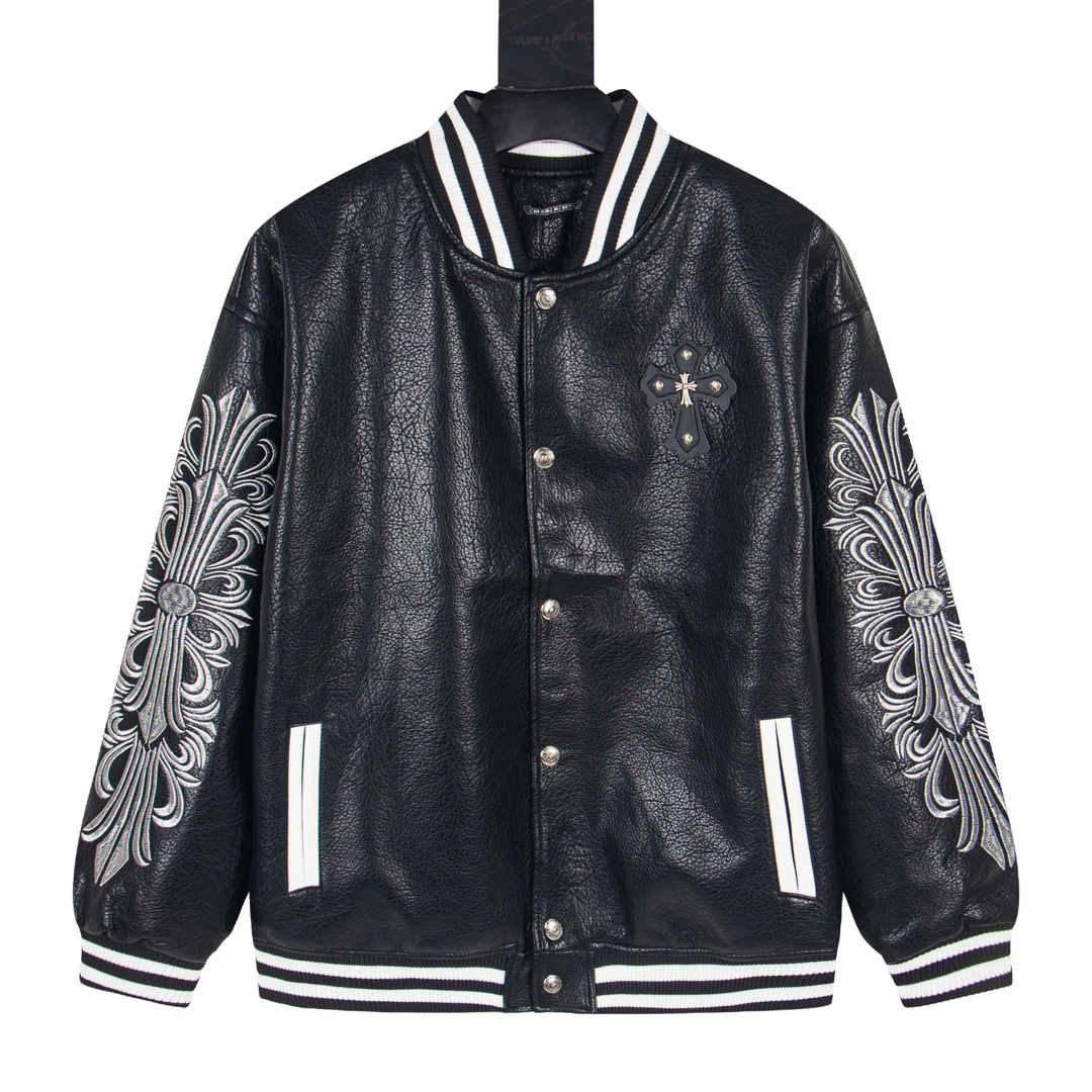 P285


 款号Y620
Chrome Hearts Fw25 克罗心麒麟臂十字架棒球服外套  男女同款  新品热度出货 原版定制毛呢面料 具有一点厚度 早春天气上身还是很好的 进口拼接pu皮袖 原版开模同时皮料细腻 胸口后背超级重工设计 独家定制十字架金属装饰 定制宽松版型 男女穿都非常帅气 所有细节尊崇原版 开模定制做旧十字架按扣做旧质感无敌
SIZE:M-XXL