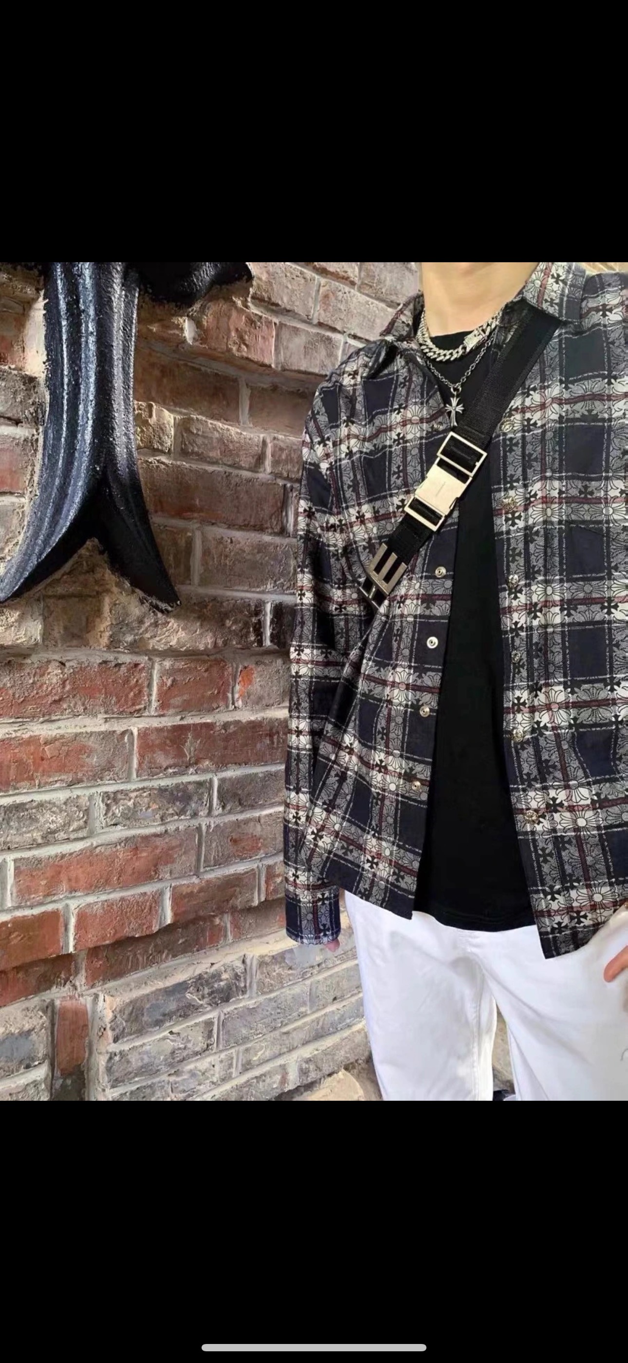 克罗心格纹十字架贴皮长袖衬衫 上身效果