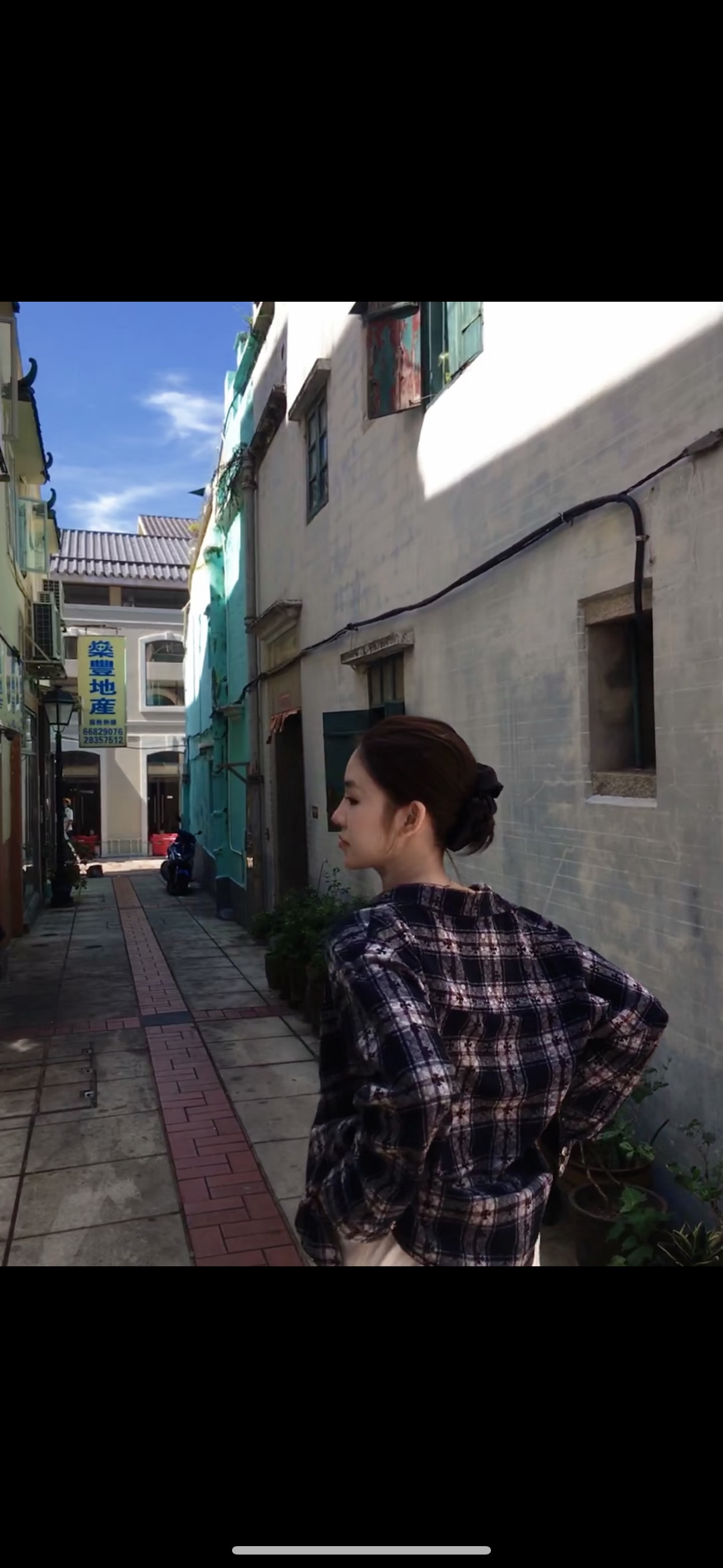 克罗心格纹十字架贴皮满钻长袖衬衫 上身效果