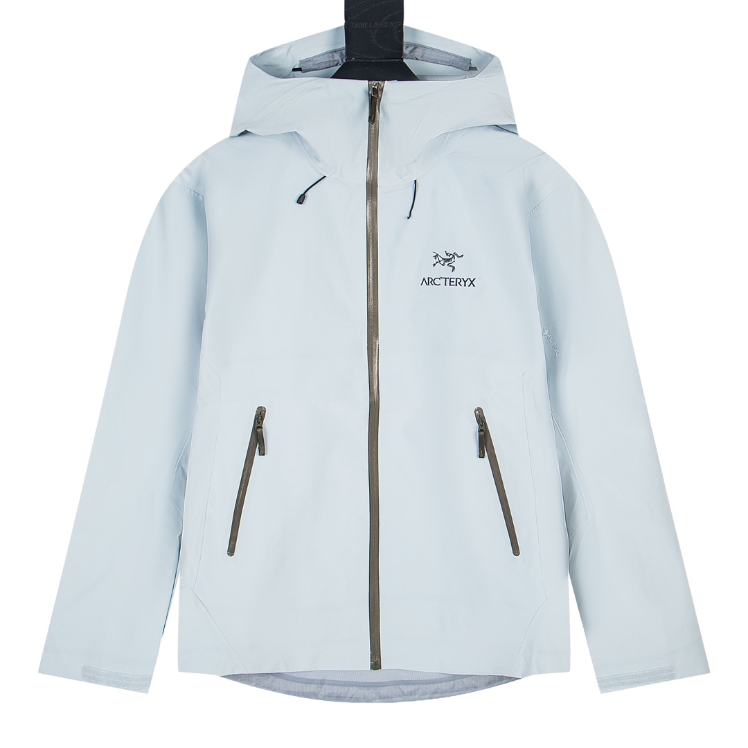 P345


款号Y660
ARC‘TERYX/始祖鸟 beta LT系列冲锋衣
官网同款经典硬壳户外防风防泼水 .专业级户外连帽冲锋衣夹克外套.极地防水冲锋衣！
适用于各种环境，城市，户外，露营 山地 运动都OK，科技面料 兼顾户外活动和城市通勤，今年的超级爆款，立体的裁剪版型也特别的好！GORE-TEX 三层压胶面料，具有持久防水 防风的功能性 即使大雨也能防止渗透 防水效果极佳~WaterTight压胶防水拉链 这款拉链可遮挡风雨有效的防止风雨侵入，内里接缝处全部进行压胶处理，压胶平整传教出进行加固处理，防止开胶，哟小的防水防风，WaterTight压胶防水拉链，拉链的密合性有效的防水防风，领口贴心的绒布内衬 亲肤柔软 贴身更舒适，双向拉链内里进行加固处理，有效防撕裂 耐用性强，重磅单品，顶级版本！尺码：S-XL