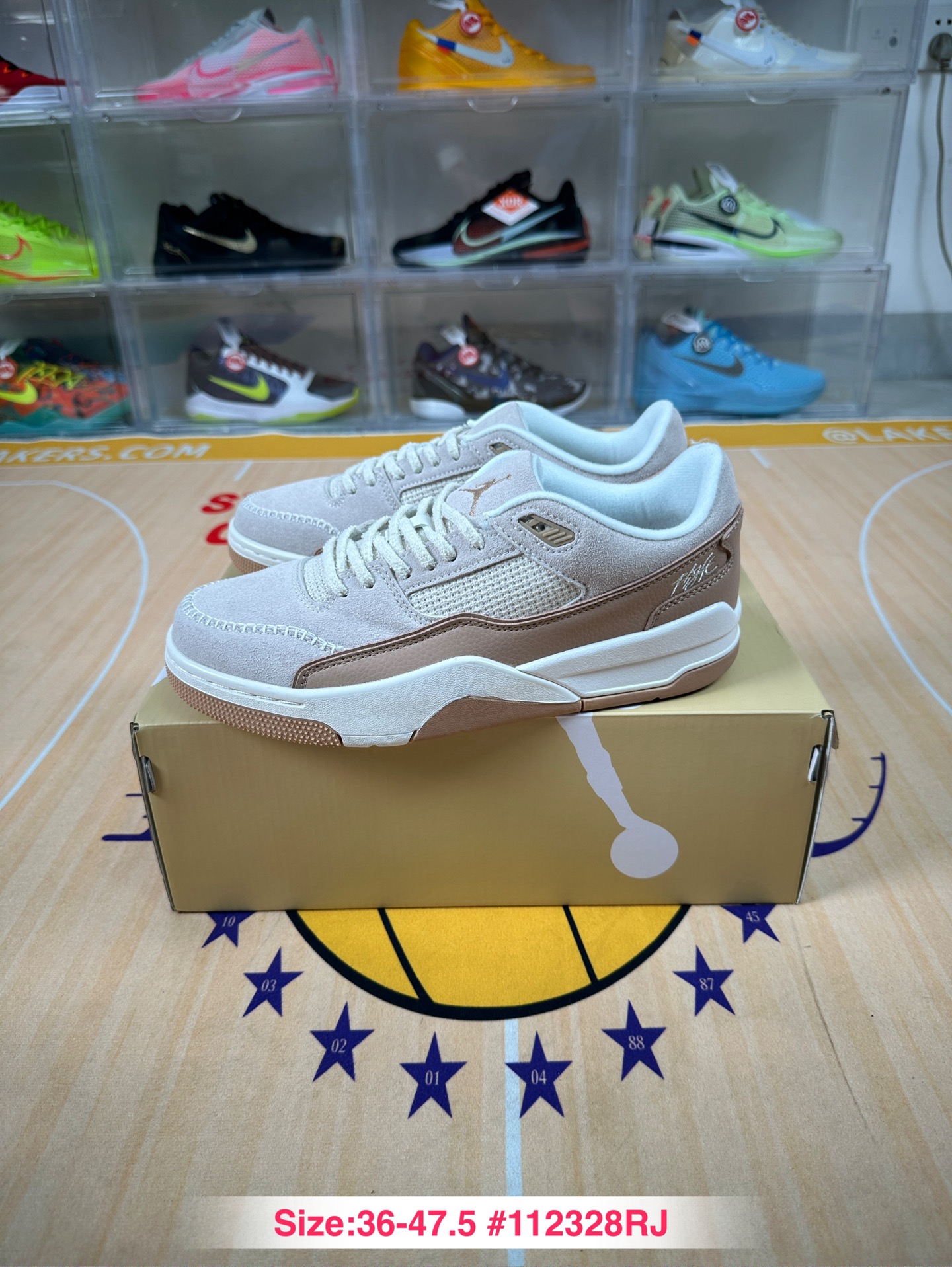 💰140
🔥💯公司级🔥🉐Jordan Flight Court 乔丹合体福来鞋 篮球鞋 防滑耐磨舒适缓震低帮圆头复古!
✈️货号:IB4414-120
❤️尺码:36-47.5