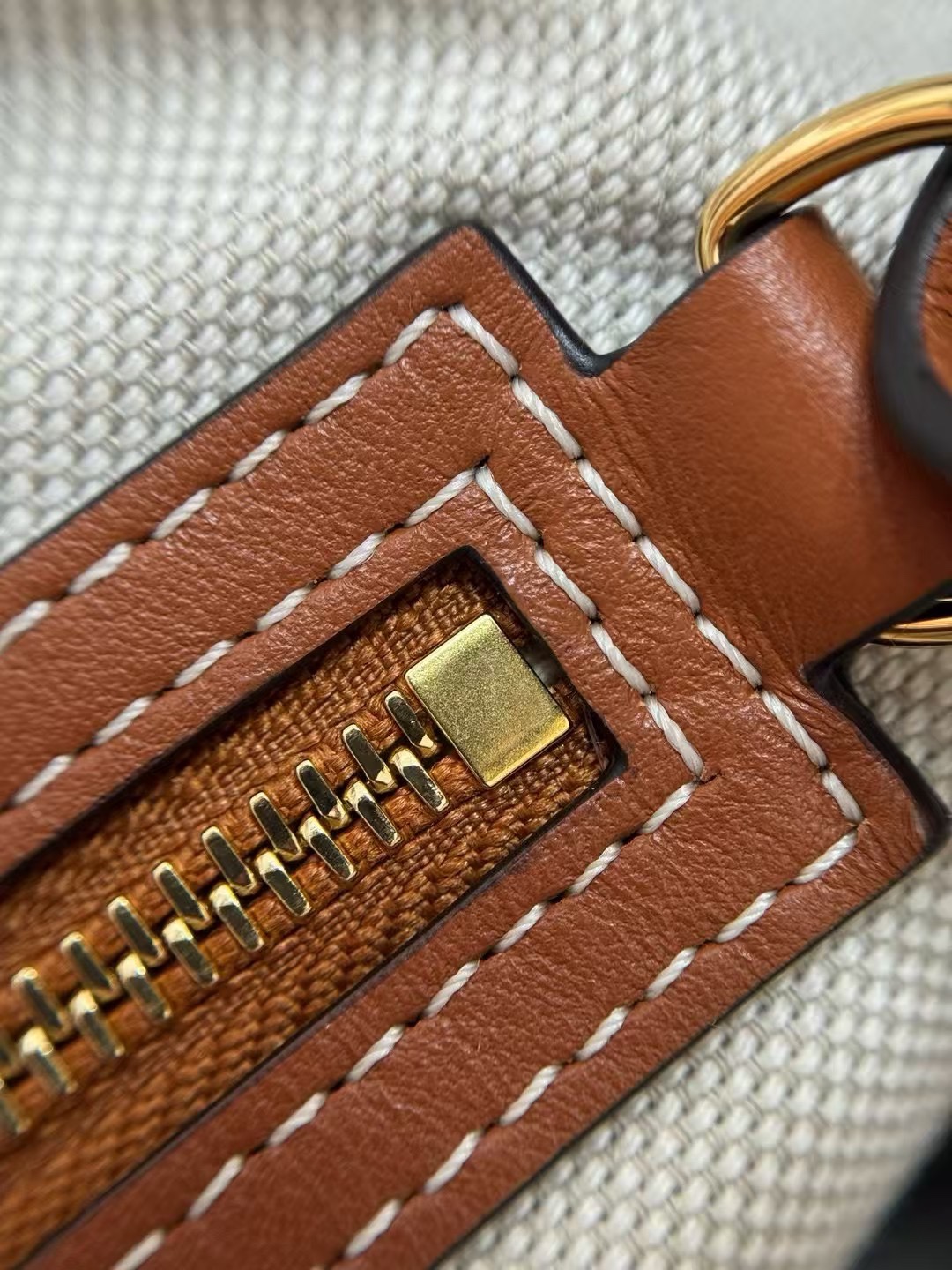 全钢五金材质 非常明显的质感，刻字清晰 五金圆润有度。