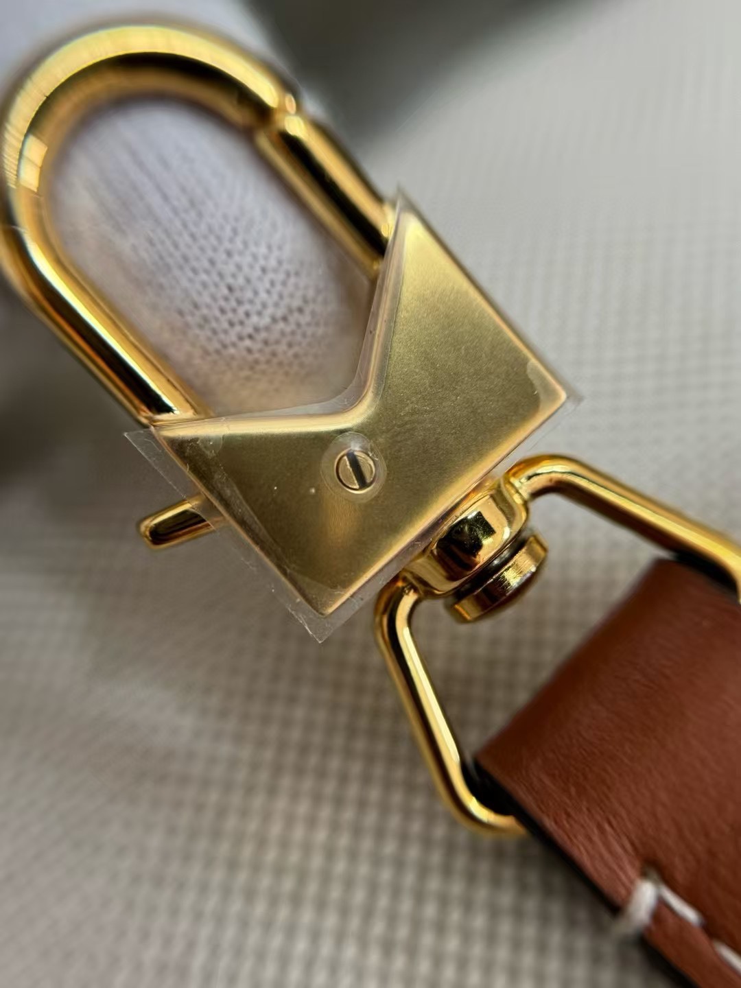 全钢五金材质 非常明显的质感，刻字清晰 五金圆润有度。