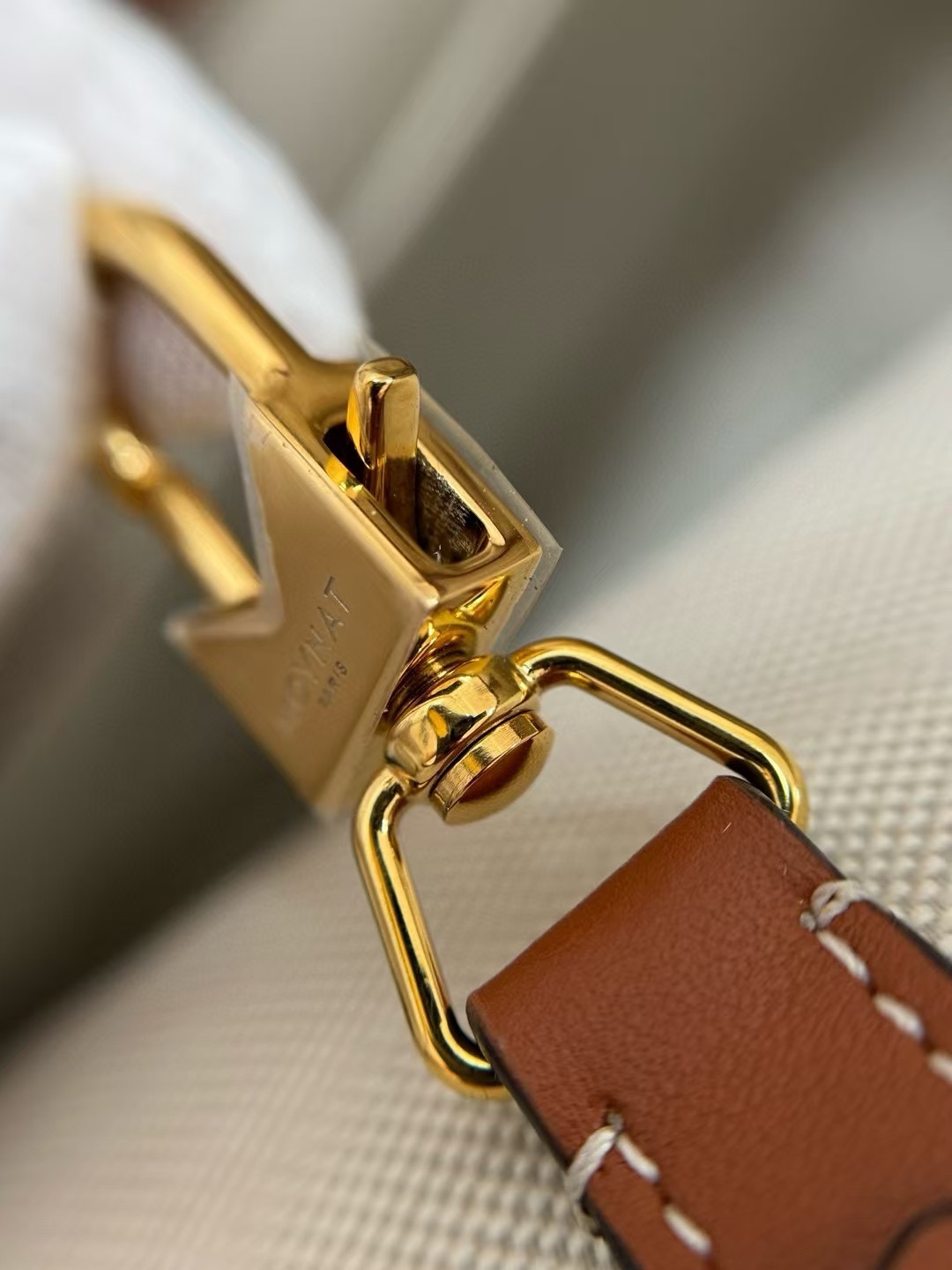 全钢五金材质 非常明显的质感，刻字清晰 五金圆润有度。