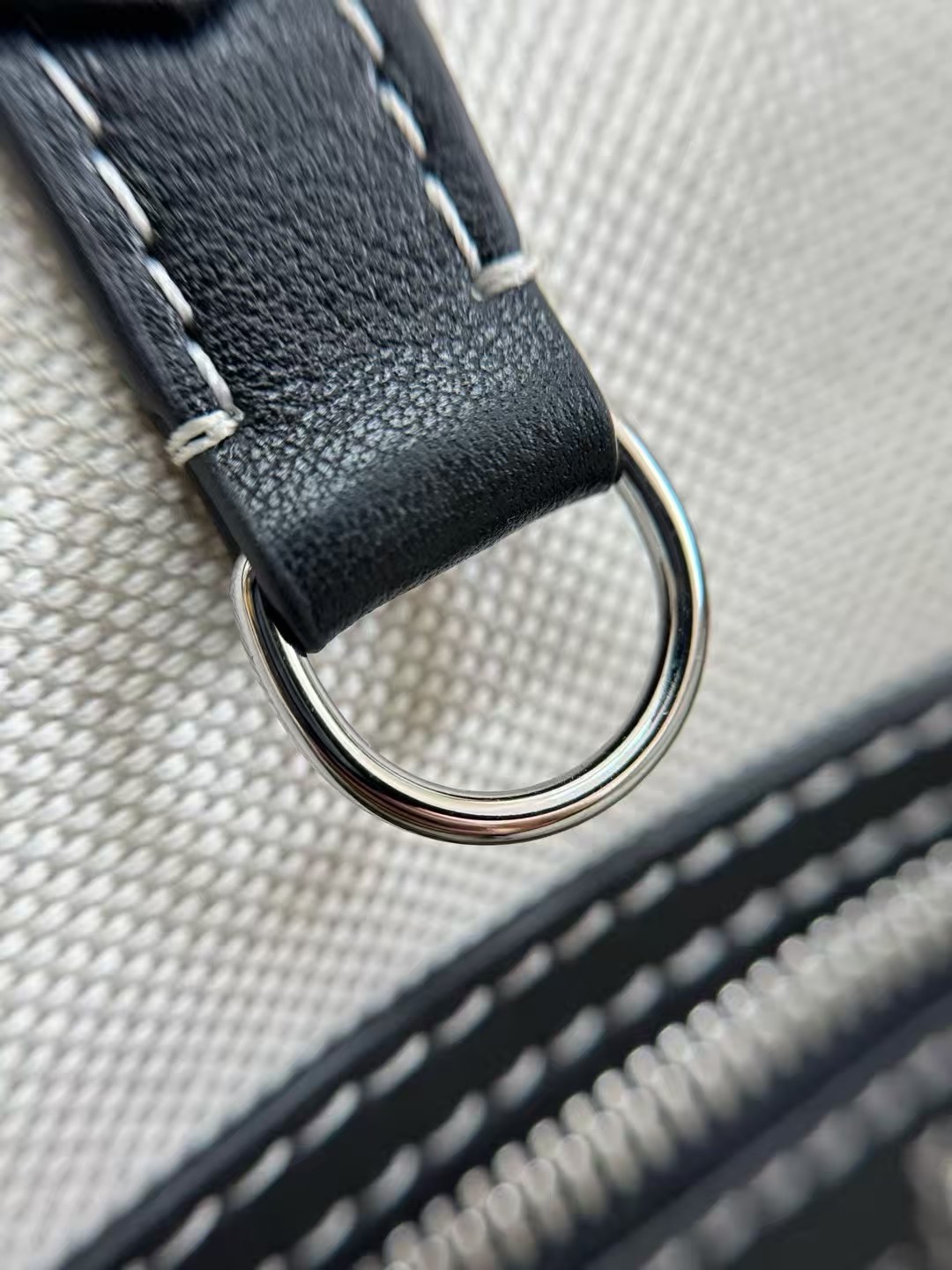 全钢五金材质 非常明显的质感，刻字清晰 五金圆润有度。