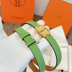 原单. 顶级品质 EPsom小牛皮腰带,搭配金属皮带扣。这款腰带的灵感源自1990年的同名手镯,换新演绎经典Chaine 原单. 顶级品质 EPsom小牛皮腰带,搭配金属皮带扣。这款腰带的灵感源自1990年的同名手镯,换新演绎经典Chaine