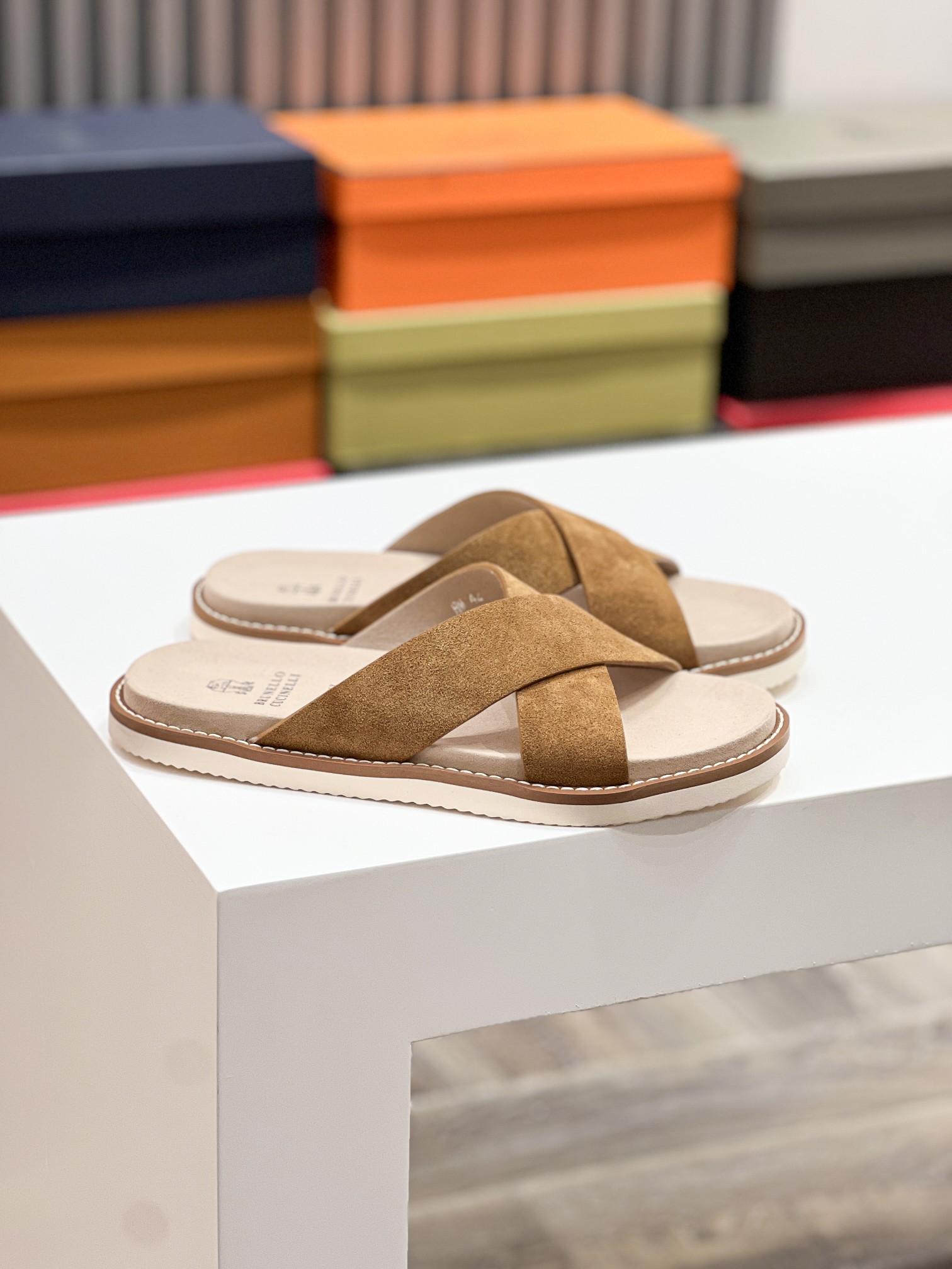 NO:345268,[Real Price] BC-【Brunello Cucinelli】Brunello Cucinelli - High-end quality Original single casual sandals - Outsole ultra-light reverse velvet leather water-packing table·TPU foam; Combined molding outsole - Ultra-high quality control·fine workmanship highlighted (high-end, noble, grade) -Size 38-45,,brunello cucinelli,slippers,cowhide19860909【实价】BC-【 Brunello Cucinelli】布鲁内洛·库奇内利 -高端品质 原单休闲凉拖鞋 -大底超轻反绒牛皮包水台·TPU发泡；组合成型大底 -超高品控·做工精细凸显(高端·贵气·档次) -Size 38-45,,brunello cucinelli,slippers,cowhide,Men's shoes