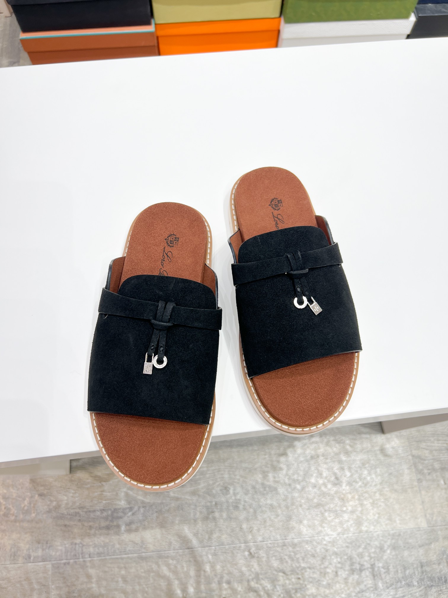 诺悠翩雅 Loro Piana 经典高奢皮鞋鞋履高跟鞋 #11123A0B 2