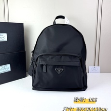 ✨ Prada 最新双肩背包🎒 进口原厂降落伞布料 采用进口设备✈️+线路均有清晰ZP 可调试织物肩带 ✨ Prada 最新双肩背包🎒 进口原厂降落伞布料 采用进口设备✈️+线路均有清晰ZP 可调试织物肩带