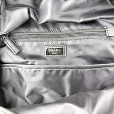 ✨ Prada 最新双肩背包🎒 进口原厂降落伞布料 采用进口设备✈️+线路均有清晰ZP 可调试织物肩带 ✨ Prada 最新双肩背包🎒 进口原厂降落伞布料 采用进口设备✈️+线路均有清晰ZP 可调试织物肩带