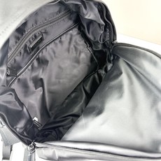✨ Prada 最新双肩背包🎒 进口原厂降落伞布料 采用进口设备✈️+线路均有清晰ZP 可调试织物肩带 ✨ Prada 最新双肩背包🎒 进口原厂降落伞布料 采用进口设备✈️+线路均有清晰ZP 可调试织物肩带
