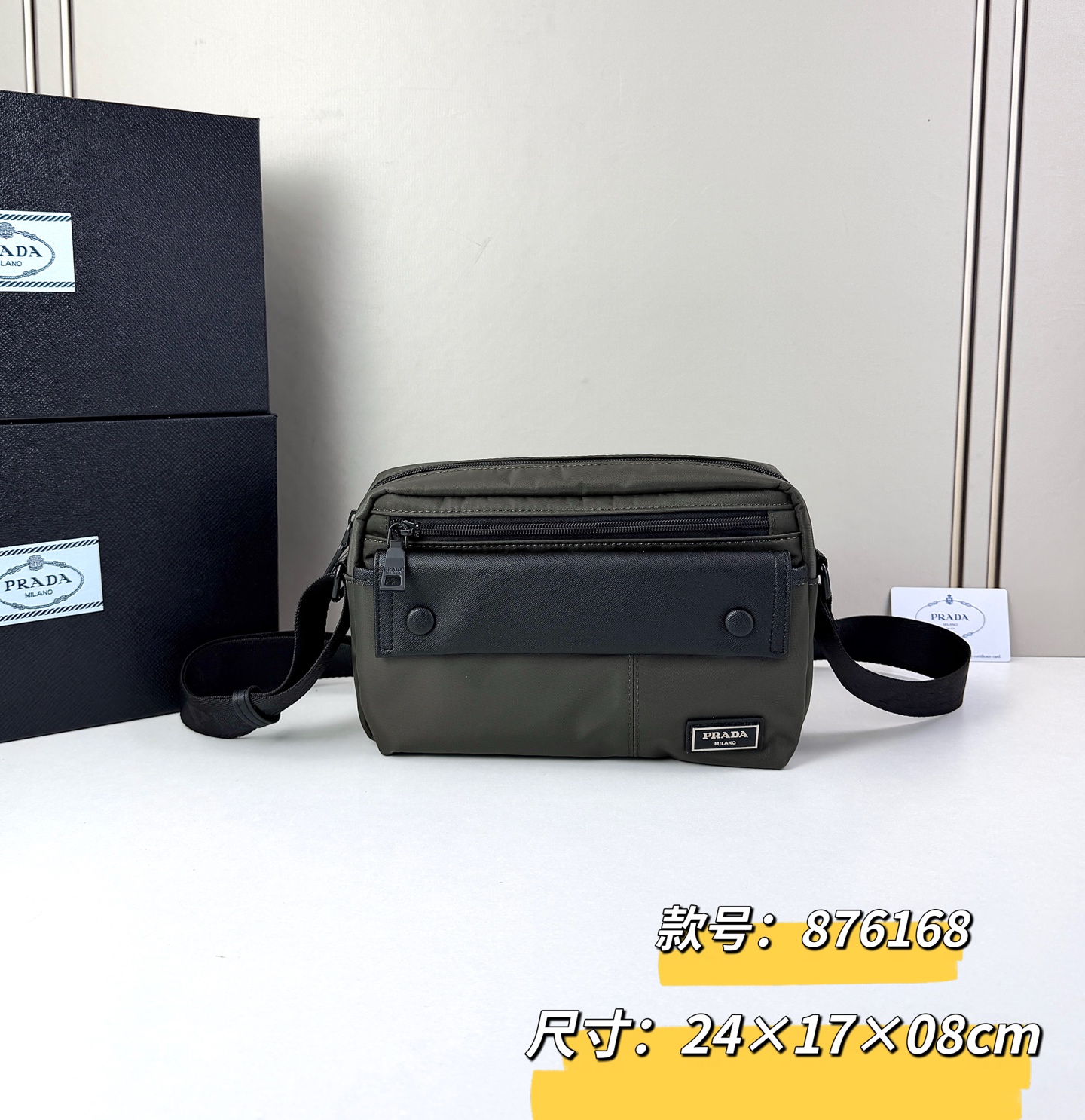 ​​ Prada（普拉达）尼龙斜挎包​​✨ ​​​​材质与质感​​：采用高密度尼龙面料，轻便耐磨且具备一