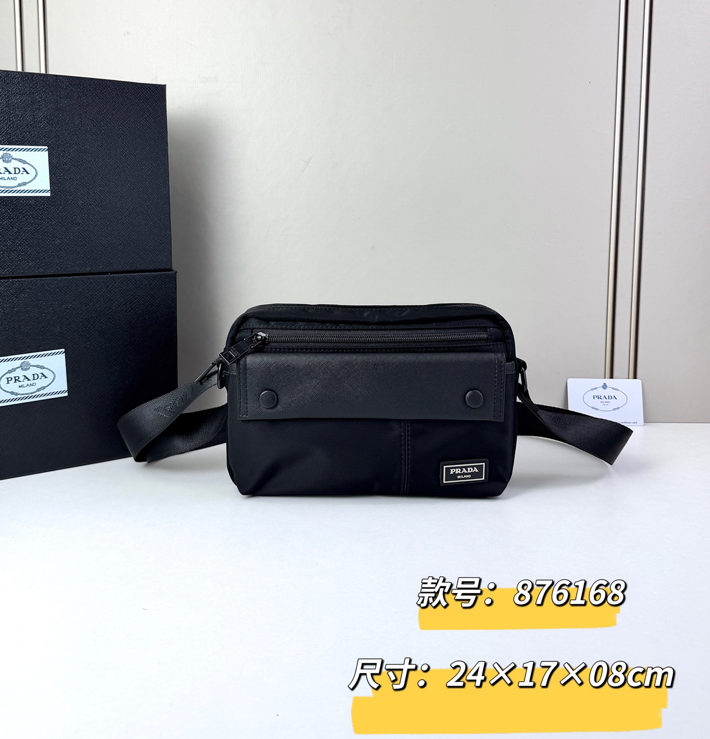 ​​ Prada（普拉达）尼龙斜挎包​​✨ ​​​​材质与质感​​：采用高密度尼龙面料，轻便耐磨且具备一