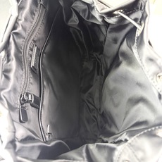 🆕。 26年新款~Prada 🪂“降落伞包”系列的尼龙双肩包采用Prada signature的 🆕。 26年新款~Prada 🪂“降落伞包”系列的尼龙双肩包采用Prada signature的