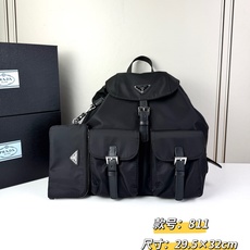 💥超火。的 Prada Re-Nylon 降落伞尼龙双肩包🎒(中号)✅ 材质:采用再生尼 💥超火。的 Prada Re-Nylon 降落伞尼龙双肩包🎒(中号)✅ 材质:采用再生尼
