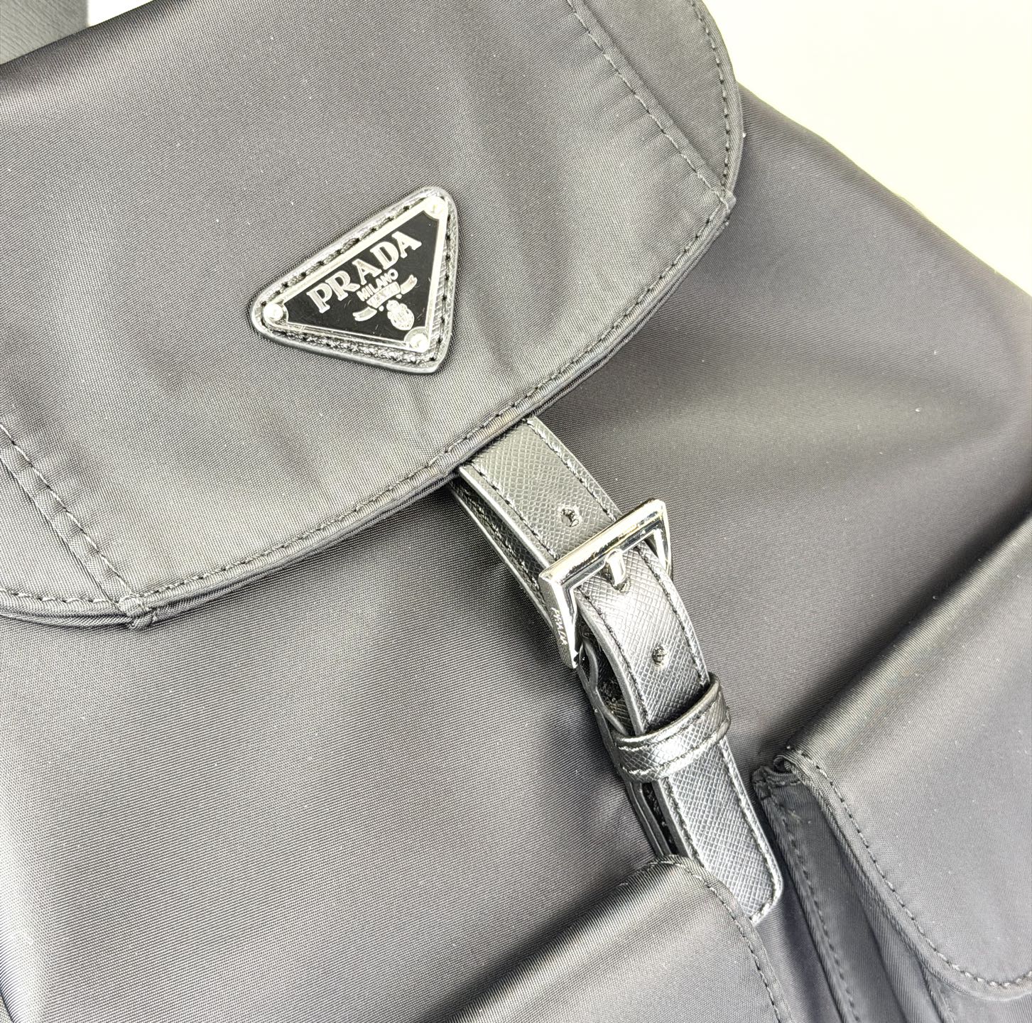 💥超火。的 Prada Re-Nylon 降落伞尼龙双肩包🎒(中号)✅ 材质:采用再生尼 💥超火。的 Prada Re-Nylon 降落伞尼龙双肩包🎒(中号)✅ 材质:采用再生尼