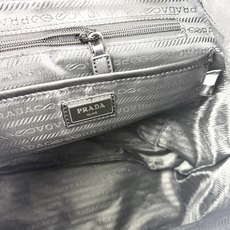💥超火。的 Prada Re-Nylon 降落伞尼龙双肩包🎒(中号)✅ 材质:采用再生尼 💥超火。的 Prada Re-Nylon 降落伞尼龙双肩包🎒(中号)✅ 材质:采用再生尼