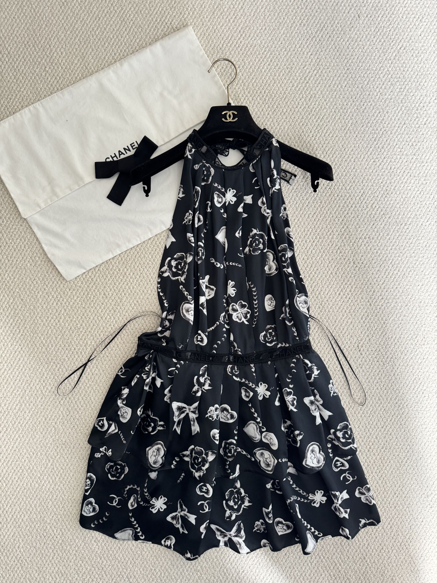 Chanel 25B Silk Halter Dress - Elegant Backless Design & Lace Details 4 i1757033958643 5693 0 2