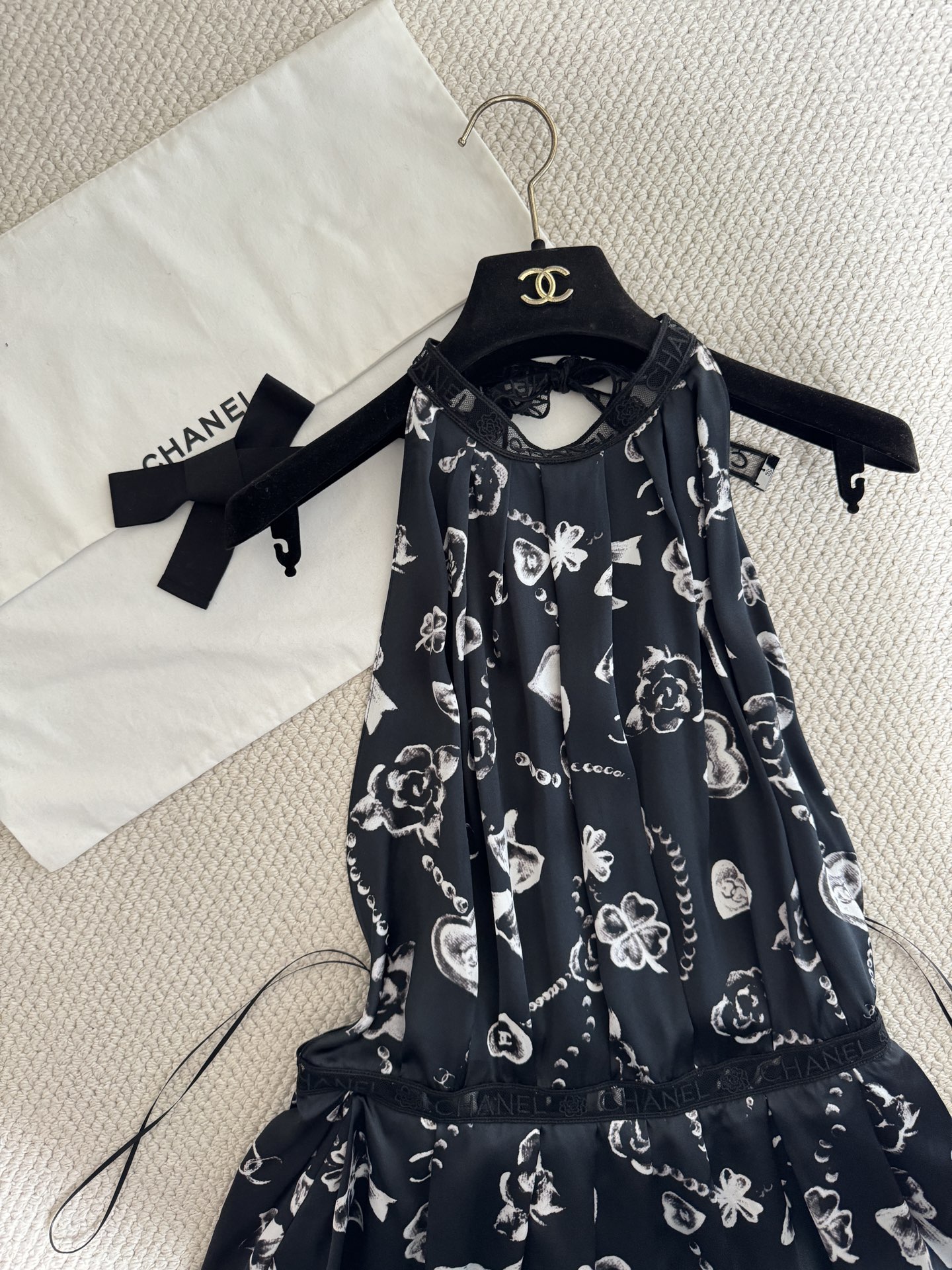 Chanel 25B Silk Halter Dress - Elegant Backless Design & Lace Details 5 i1757033977601 2877 0 3