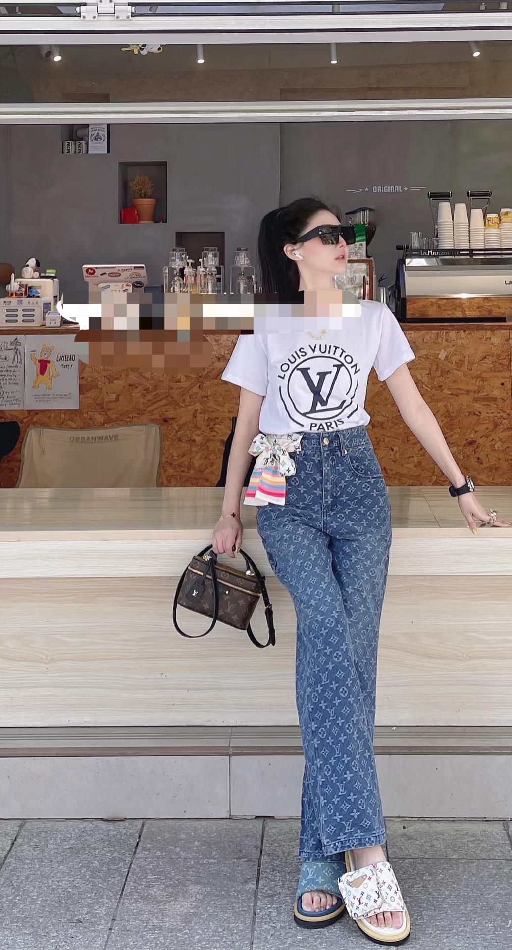 NO:413226,Notifications: Foot pictures Lv slipper series Popular models, slippers, louis vuitton, slippers19860909通知 上脚图 Lv拖鞋系列 热门款,拖鞋,louis vuitton,slippers,Women's Shoes