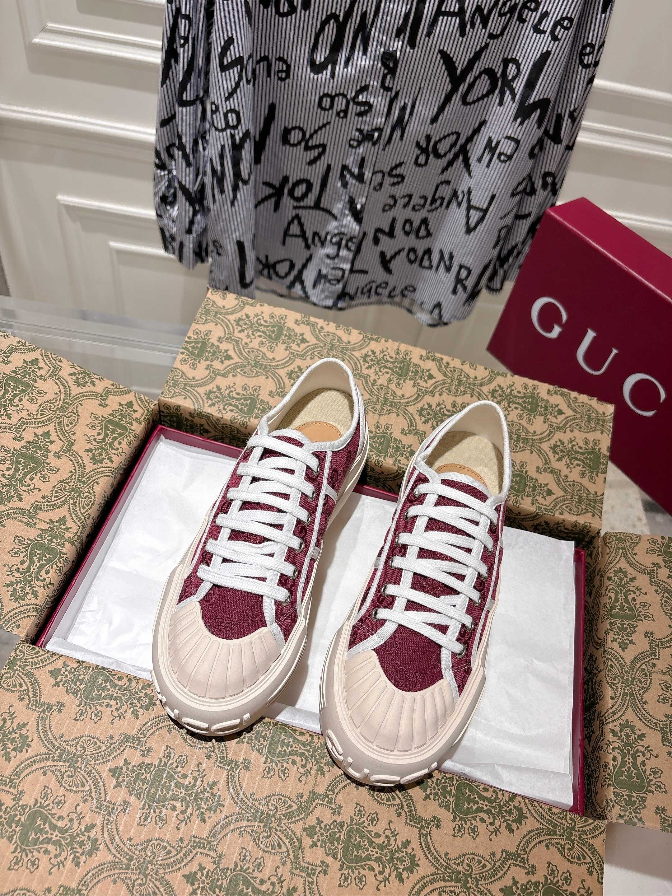 NO:263970,Gucci 25S latest thick-soled canvas shoes, the hottest in spring and summer... Classic upgrades are more durable and comfortable to put on the feet. Fabric denim canvas surface. Inner breathable cloth inside, the middle layer is pasted with PU leather/inside and outside cloth will not wrinkle. The original molded TPU sole size 35-41 Packaging: the latest red shoe box in the counter   airplane box, casual shoes/sports shoes, gucci, sneakers19860909Gucci 25S最新款厚底帆布鞋,春夏季最热门…经典升级更耐看,上脚舒适 面料牛仔帆布面 内里透气布内里,中间层贴PU皮/里外布面都不会皱 大底原版开模TPU大底 码数35-41 包装:专柜最新红色鞋盒 飞机盒,休闲鞋/运动鞋,gucci,sneakers,Women's Shoes