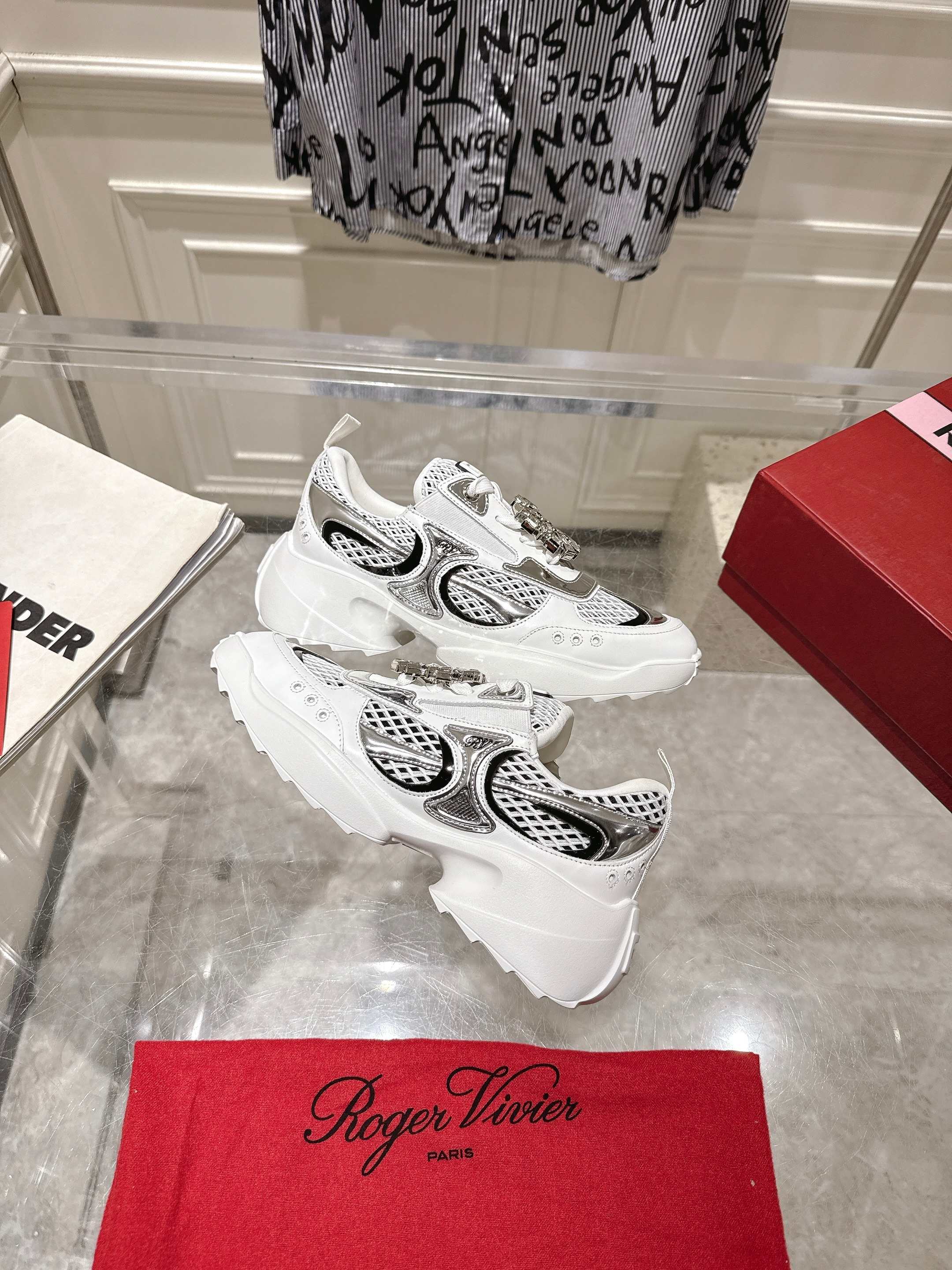 Limited Edition P8500 RV2025 Diamond-Deductible Sneakers with Custom Materials - 图片 4
