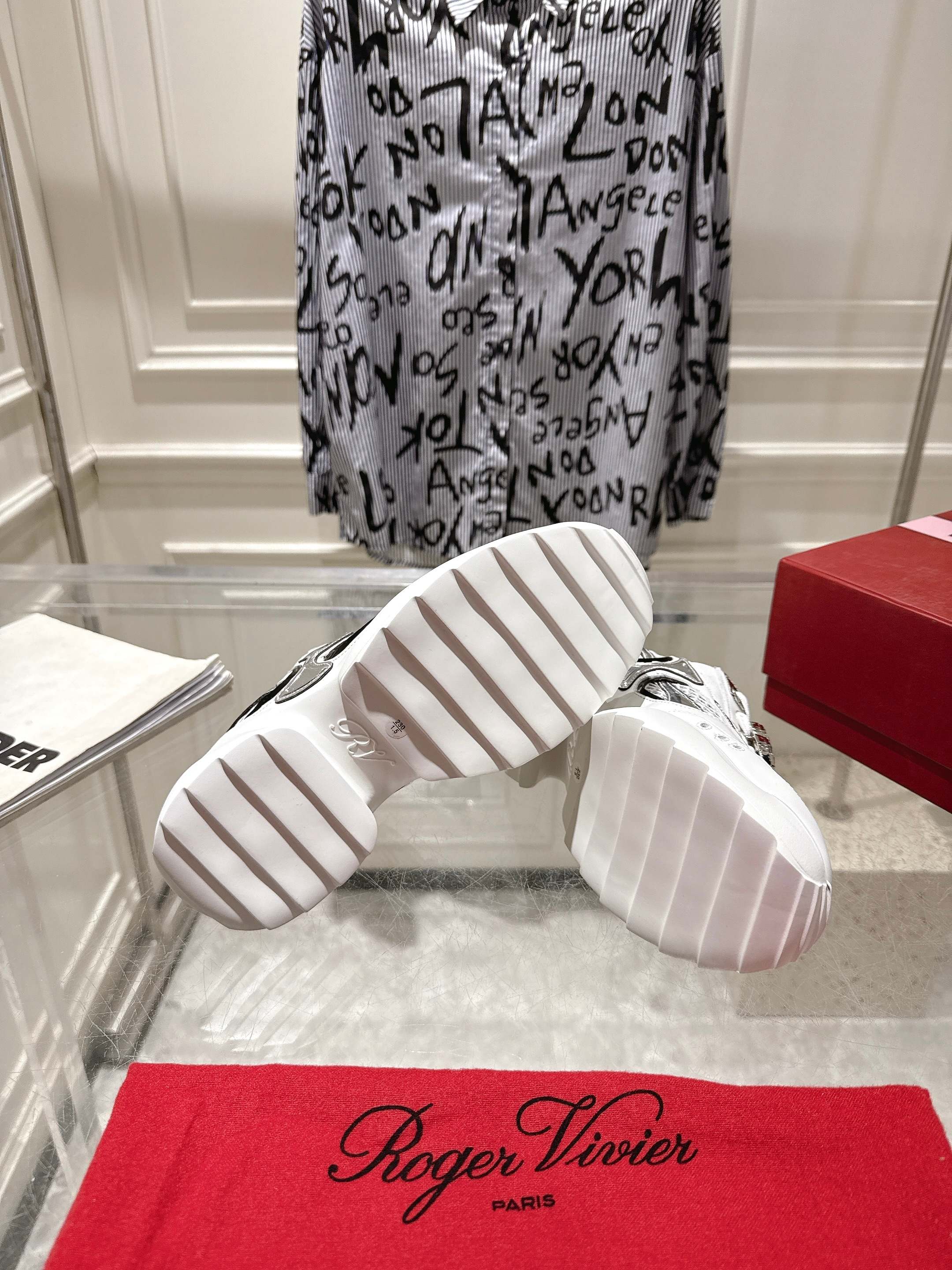 Limited Edition P8500 RV2025 Diamond-Deductible Sneakers with Custom Materials - 图片 9