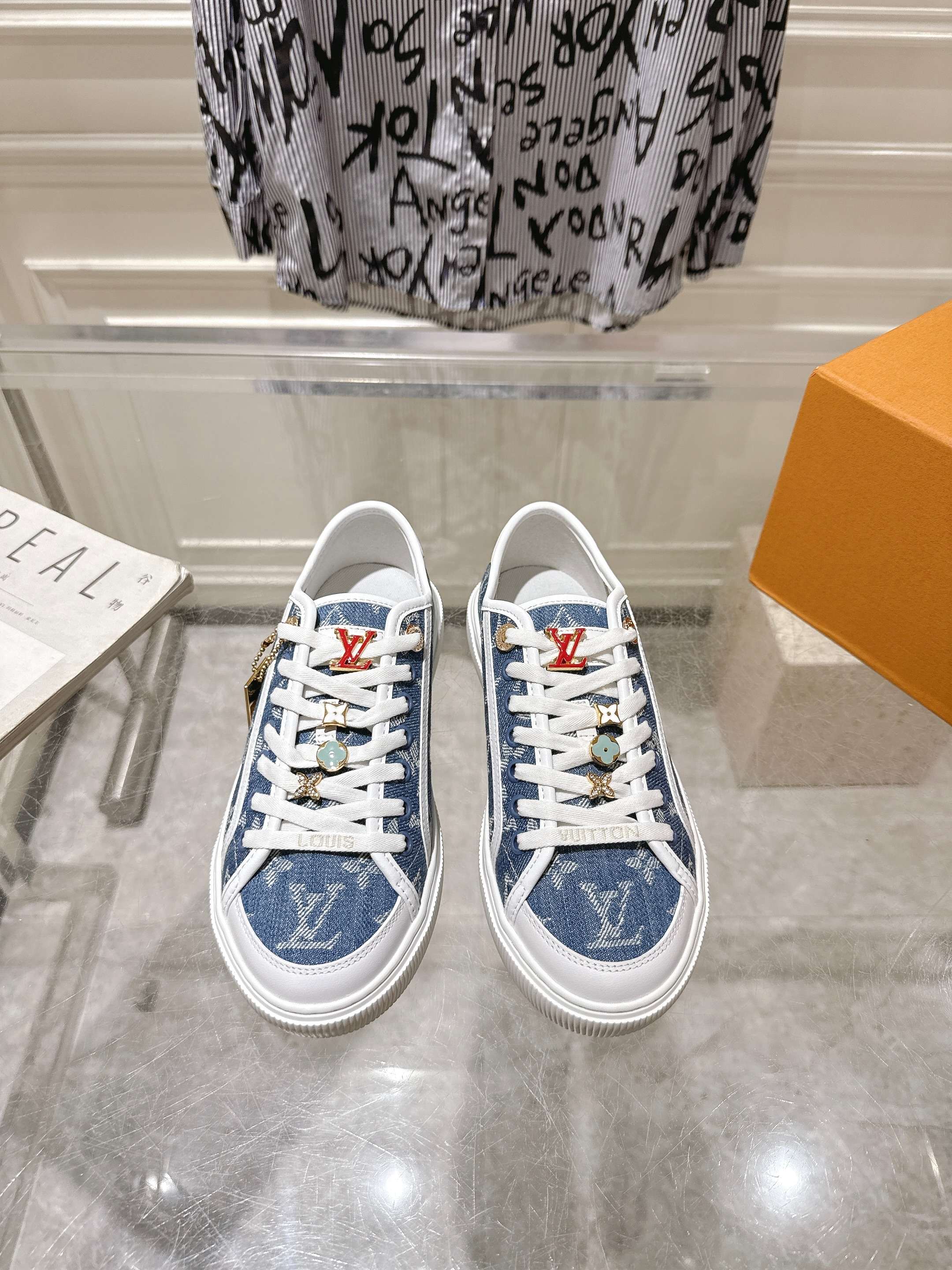 NO:263973,Accessories buckle 20 Louis Vuiton · Louis Vuitton 2025ss new LV Lagoon series denim embossed presbyopia shoes skateboard shoes casual sneakers top version original purchase development whole pair of shoes purchased Zp development and creation, all customized materials, exclusive mold opening sole, details are shipped together, and even the packaging is the same as the genuine one. Size 35-45, casual shoes/sports shoes, louis vuitton, louis vuitton, louis vuitton, louis vuitton, louis vuitton, sneakers19860909配饰扣20 Louis Vuiton·路易威登 2025ss新款 LV Lagoon系列丹宁牛仔布压花老花帆布鞋滑板鞋休闲运动鞋 顶级版本原版购入开发做货整双鞋子采购Zp开发打造,全部定制材料,独家开模大底,细节全部对版出货,连包装也做到跟正品一样.码数35-45,休闲鞋/运动鞋,louis vuitton,louis vuitton,louis vuitton,sneakers,Women's Shoes