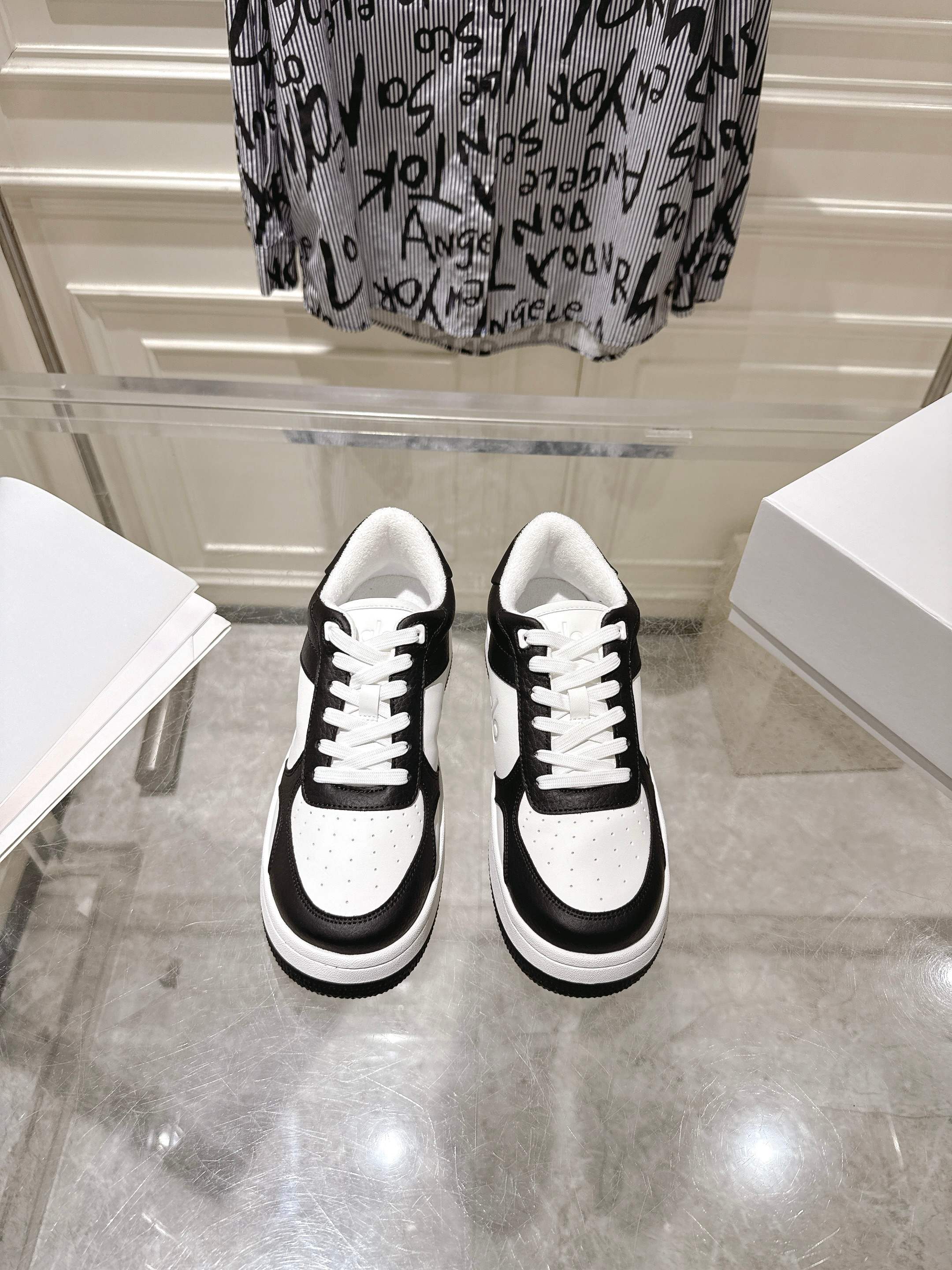 NO:263984,ALO YOGA 2025S new couple model Panda color-blocking thick-soled white shoes casual sneakers top version original version purchased and developed to make whole pair of shoes purchased Zp developed and created, all customized materials, exclusive mold opening sole, details are shipped together, and even the packaging is the same as the genuine one. Size 35-40 Men 40-44, casual shoes/sports shoes, sneakers19860909ALO YOGA 2025S新款 情侣款 熊猫拼色厚底小白鞋休闲运动鞋 顶级版本原版购入开发做货整双鞋子采购Zp开发打造,全部定制材料,独家开模大底,细节全部对版出货,连包装也做到跟正品一样.码数35-40 男40-44,休闲鞋/运动鞋,sneakers,Women's Shoes