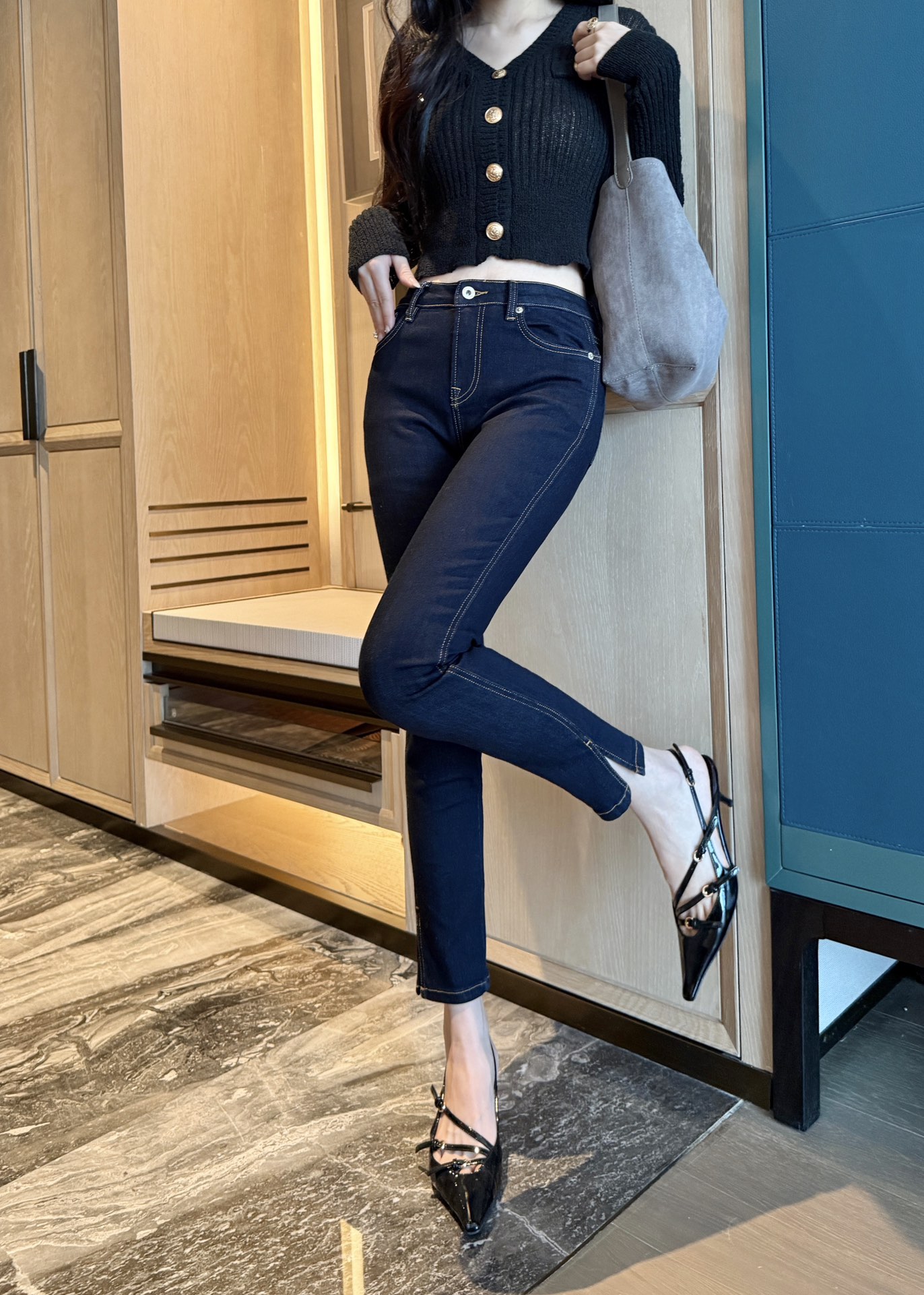NO:311352,Model number G24121637 LOEW* newest high-end custom original letter logo hardware accessories, trouser legs side slits fashionable and versatile elastic small feet jeans and trousers!  Dark blue, 26.27.28.29.30 (28 size waist circumference 72~78 high elasticity, trousers length 9, loewe, jeans, alexander wang19860909款号G24121637 LOEW*新款 高端定制原版字母logo五金配件、裤脚侧开叉时尚百搭弹力小脚牛仔裤长裤！深蓝色,26.27.28.29.30（28码腰围72～78高弹,裤长9,,loewe,jeans,alexander wang,Women's clothing