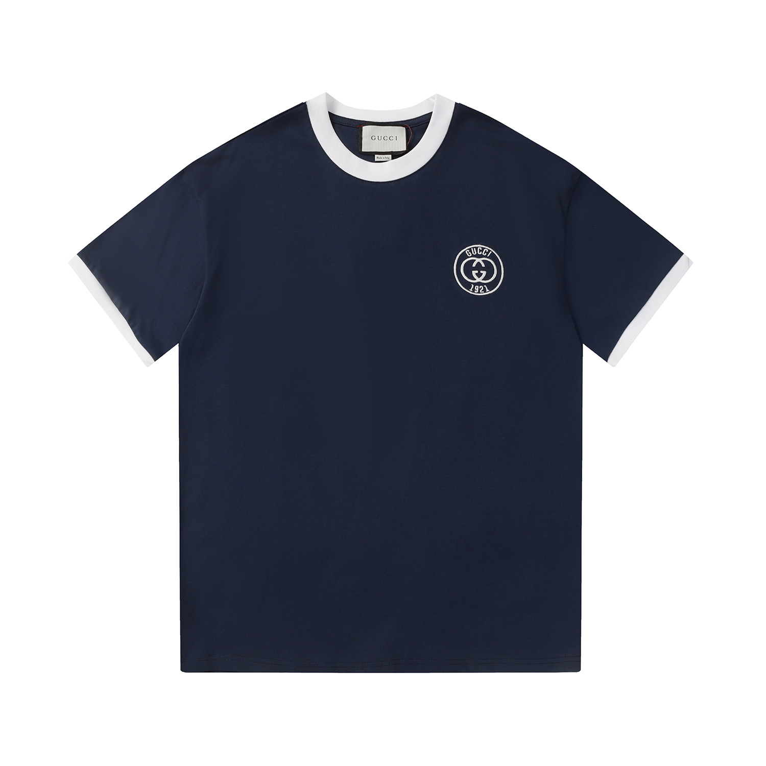 🔥🔥🔥La nueva colección de Gucci integra el icónico logo de doble G en diseños deportivos, creando una serie de prenda…