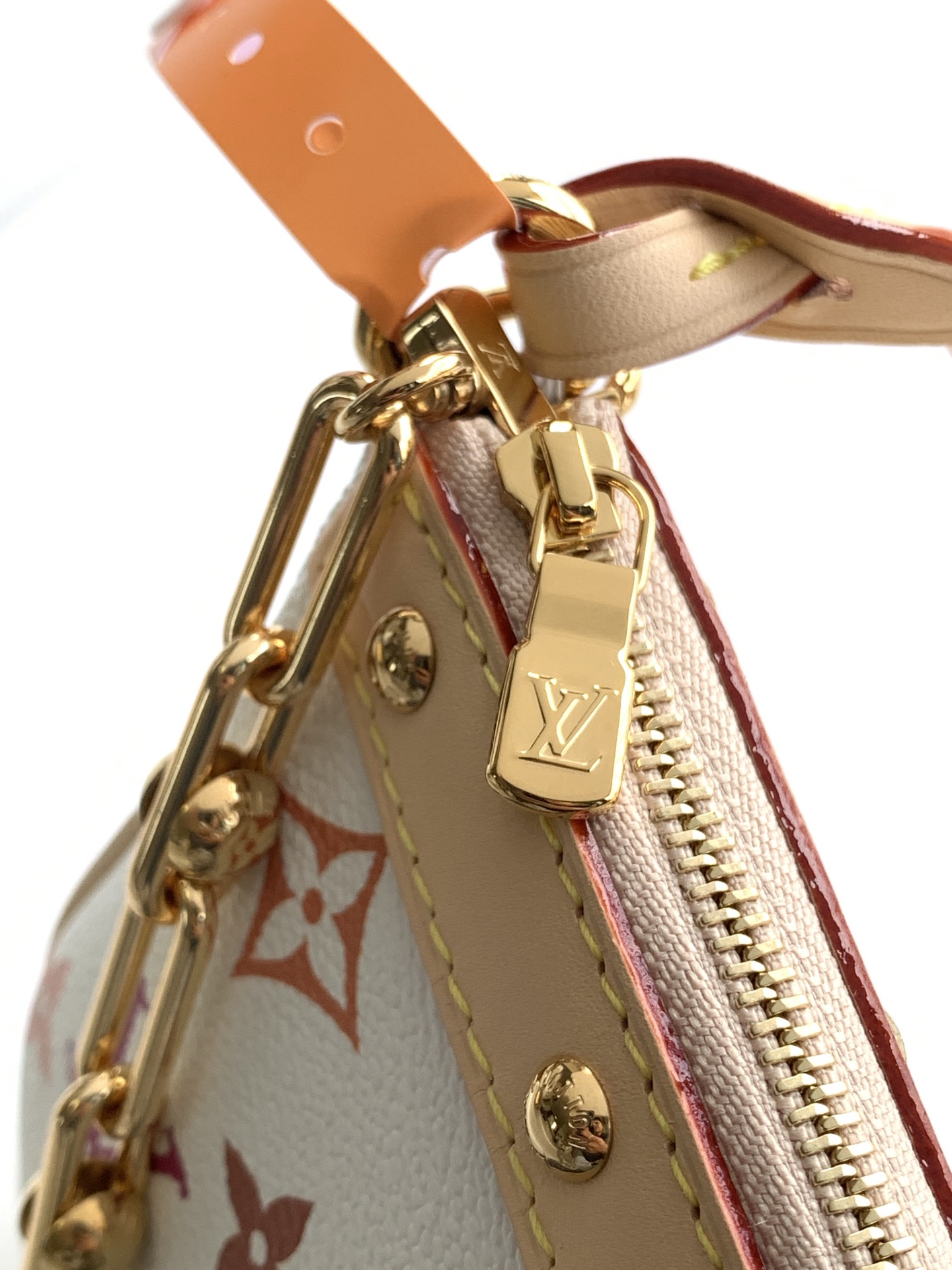 Louis Vuitton 全钢M13404 本款Pochette Accessoires手袋取材涂层帆布