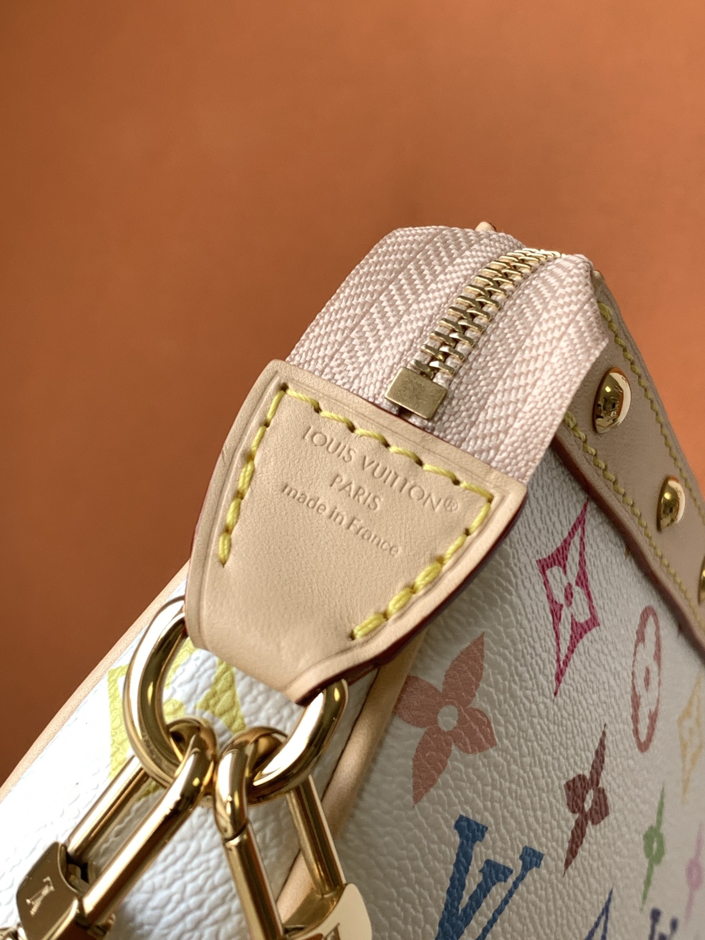 Louis Vuitton 全钢M13404 本款Pochette Accessoires手袋取材涂层帆布