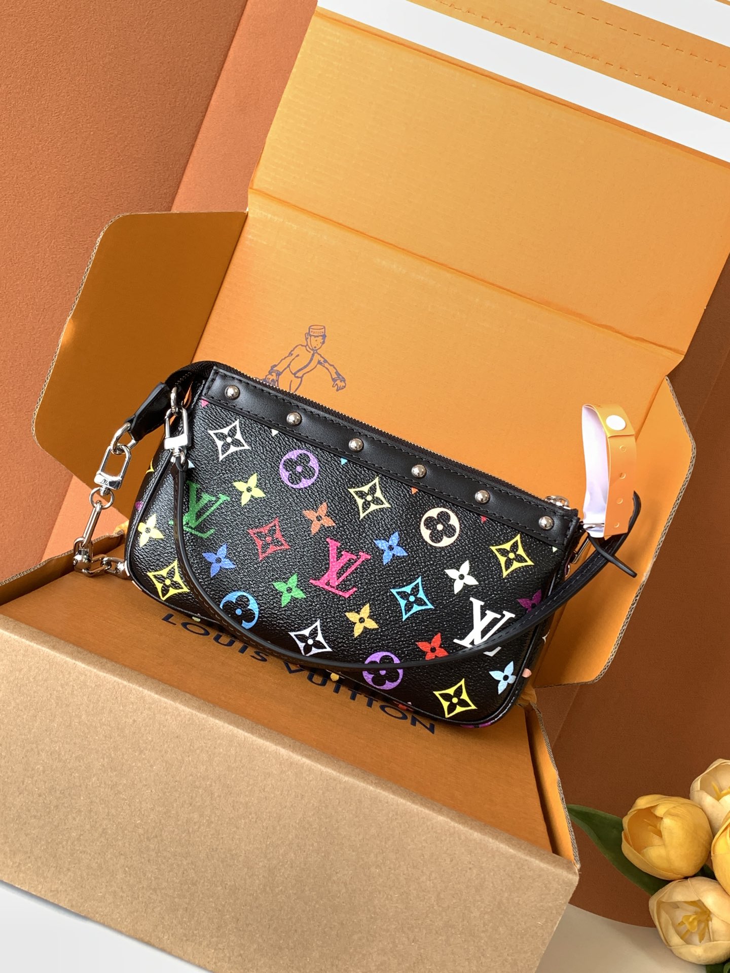 Louis Vuitton 全钢163C芯片 M13663黑彩 本款 Pochette Accessoires 手袋取材涂层帆布