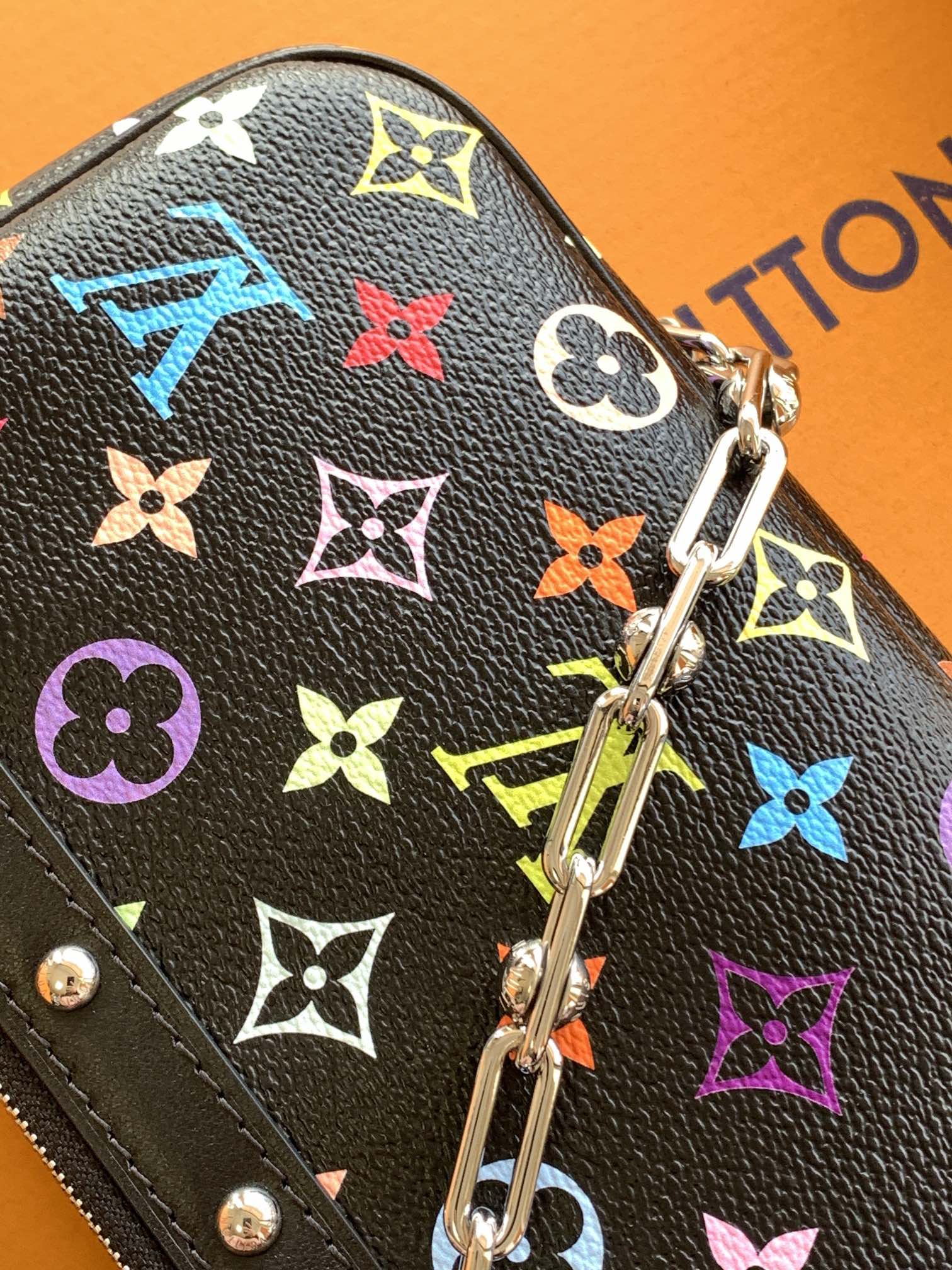 Louis Vuitton 全钢163C芯片 M13663黑彩 本款 Pochette Accessoires 手袋取材涂层帆布