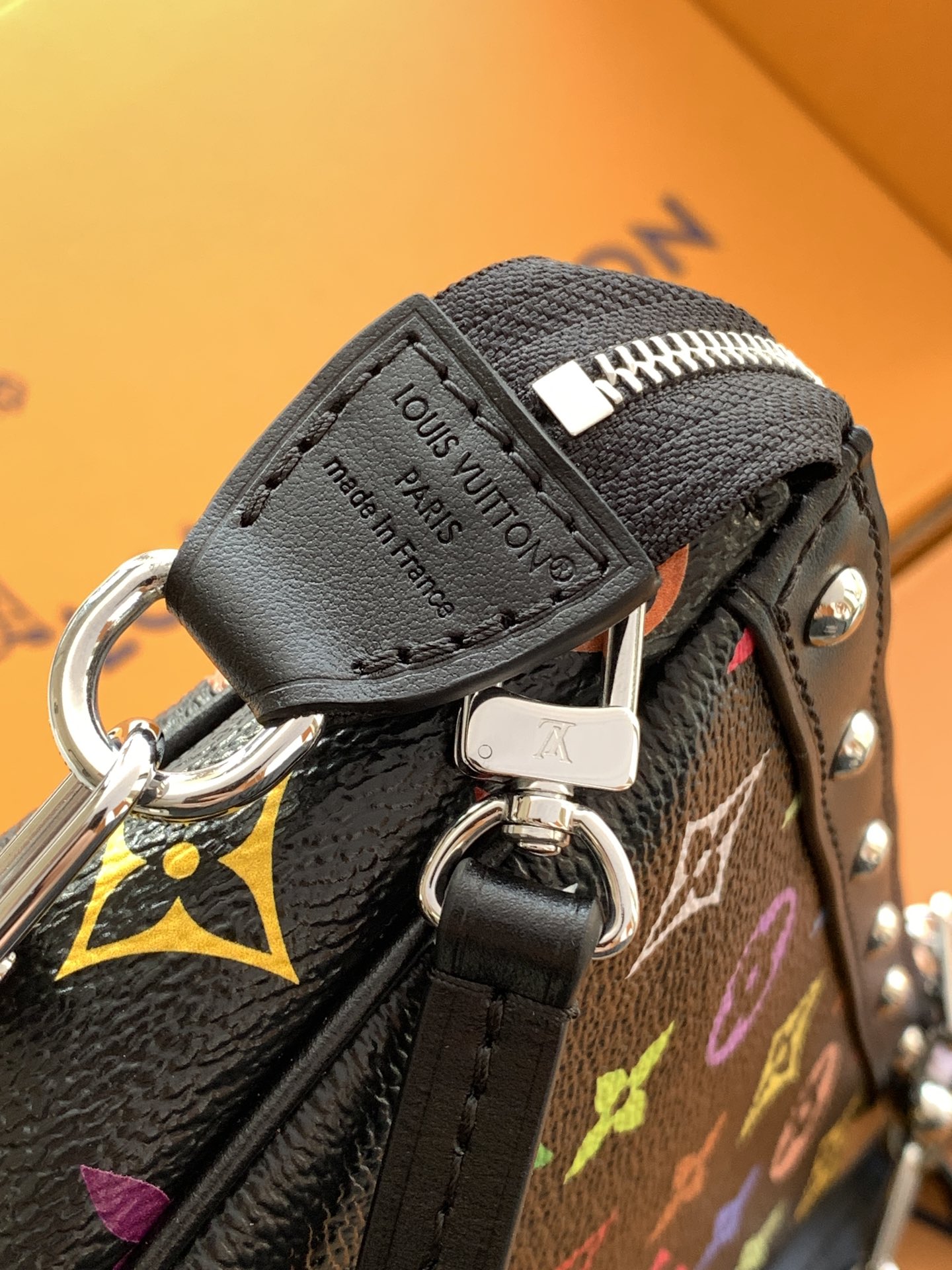 Louis Vuitton 全钢163C芯片 M13663黑彩 本款 Pochette Accessoires 手袋取材涂层帆布
